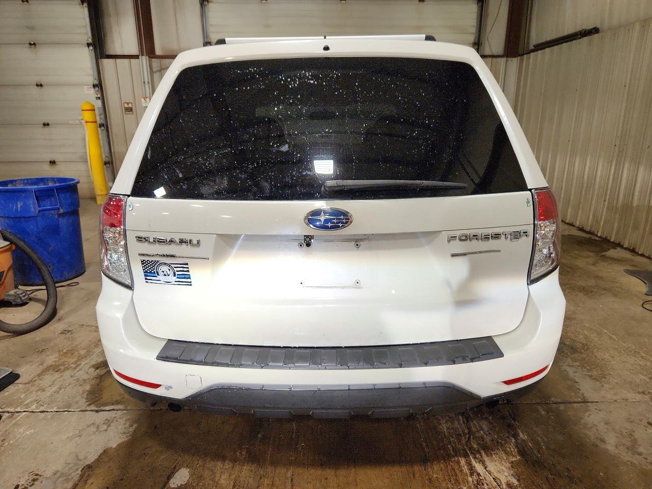2010 Subaru Forester 2.5x White vin: JF2SH6AC3AG760060