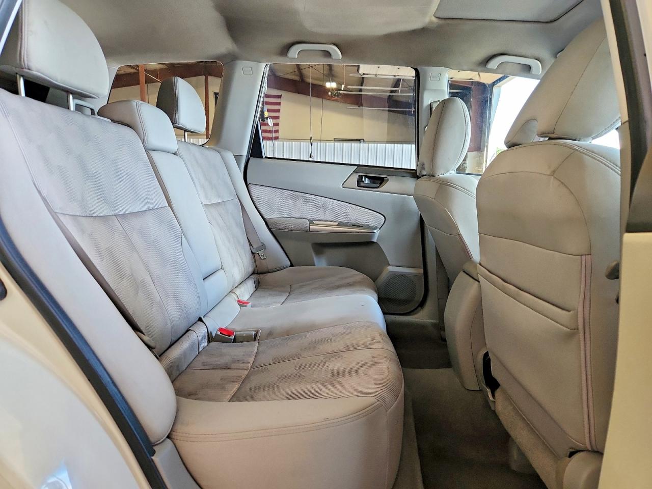 2010 Subaru Forester 2.5x White vin: JF2SH6AC3AG760060
