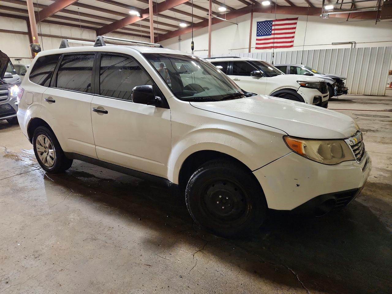 2010 Subaru Forester 2.5x White vin: JF2SH6AC3AG760060