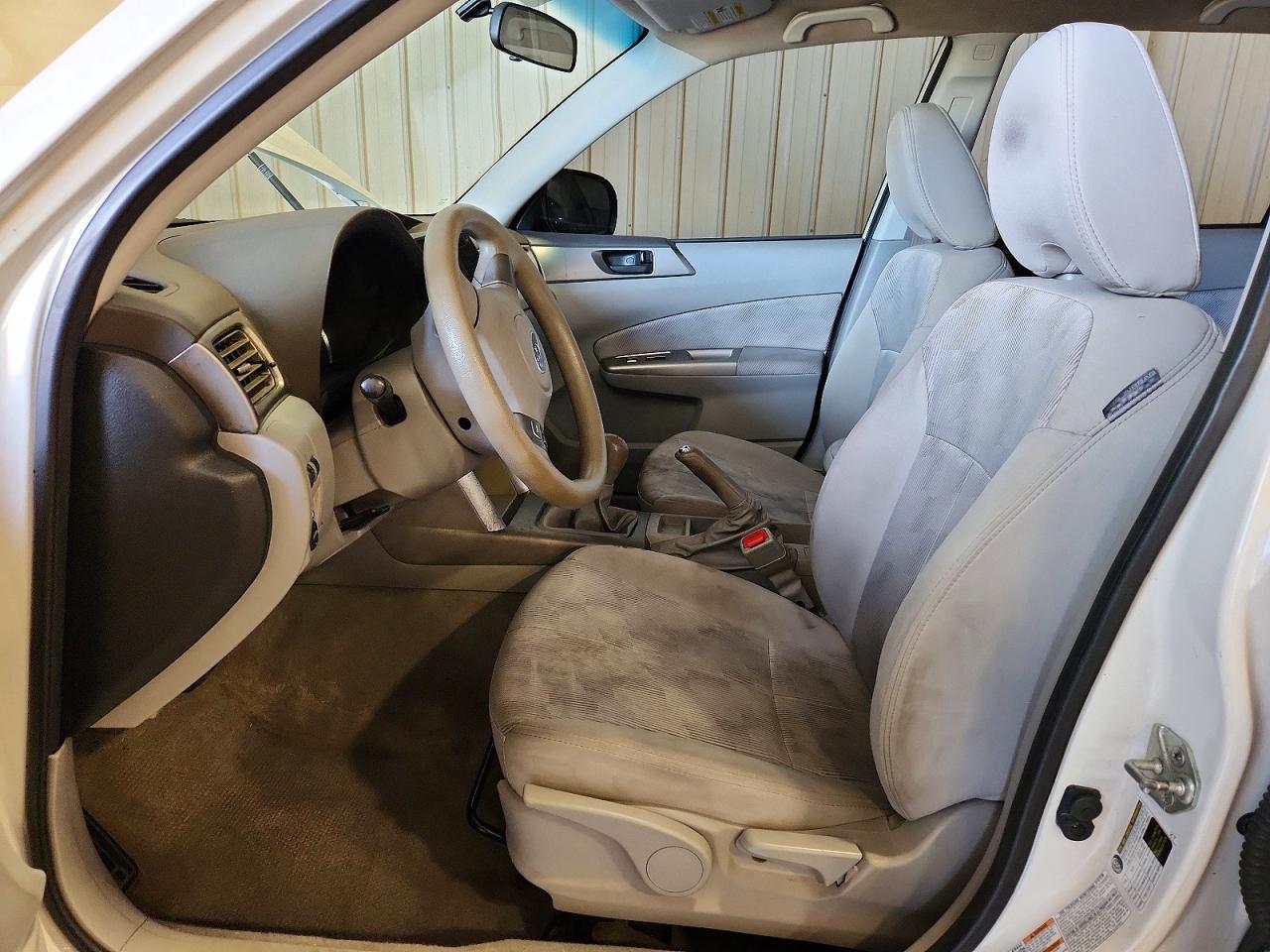 2010 Subaru Forester 2.5x White vin: JF2SH6AC3AG760060