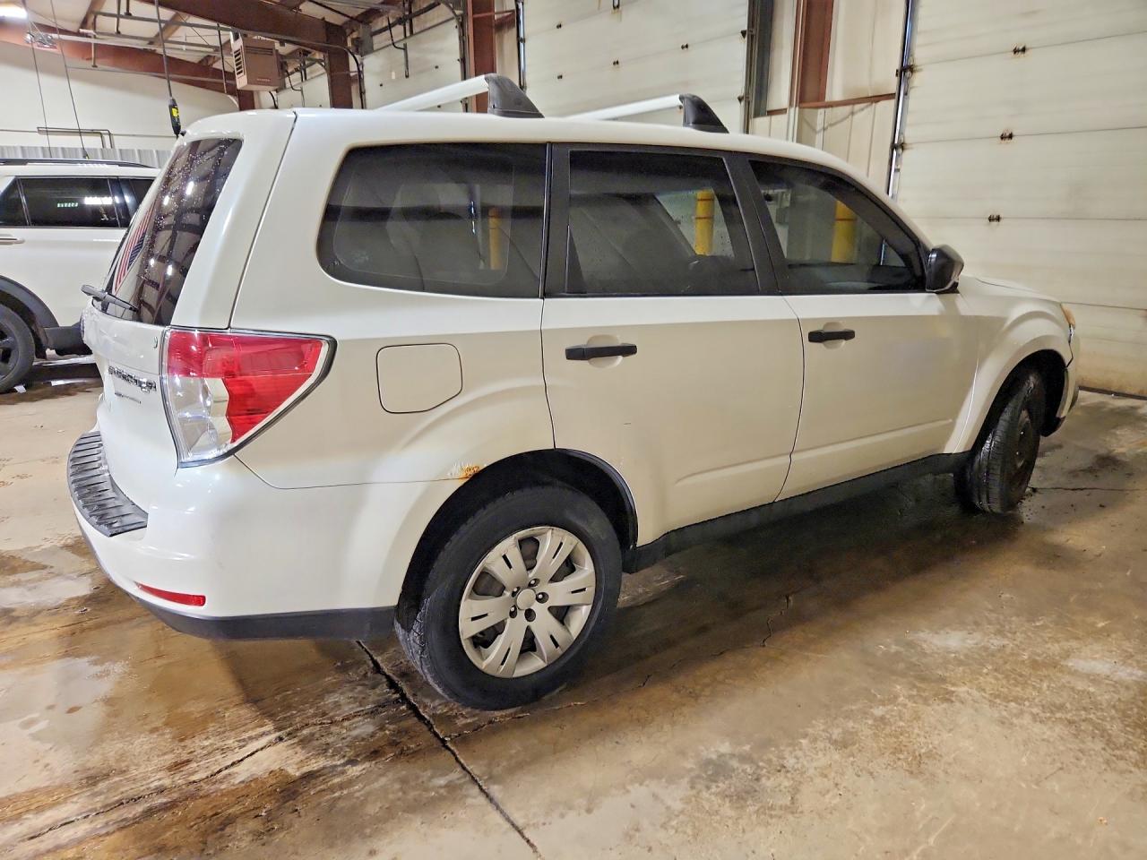 2010 Subaru Forester 2.5x White vin: JF2SH6AC3AG760060