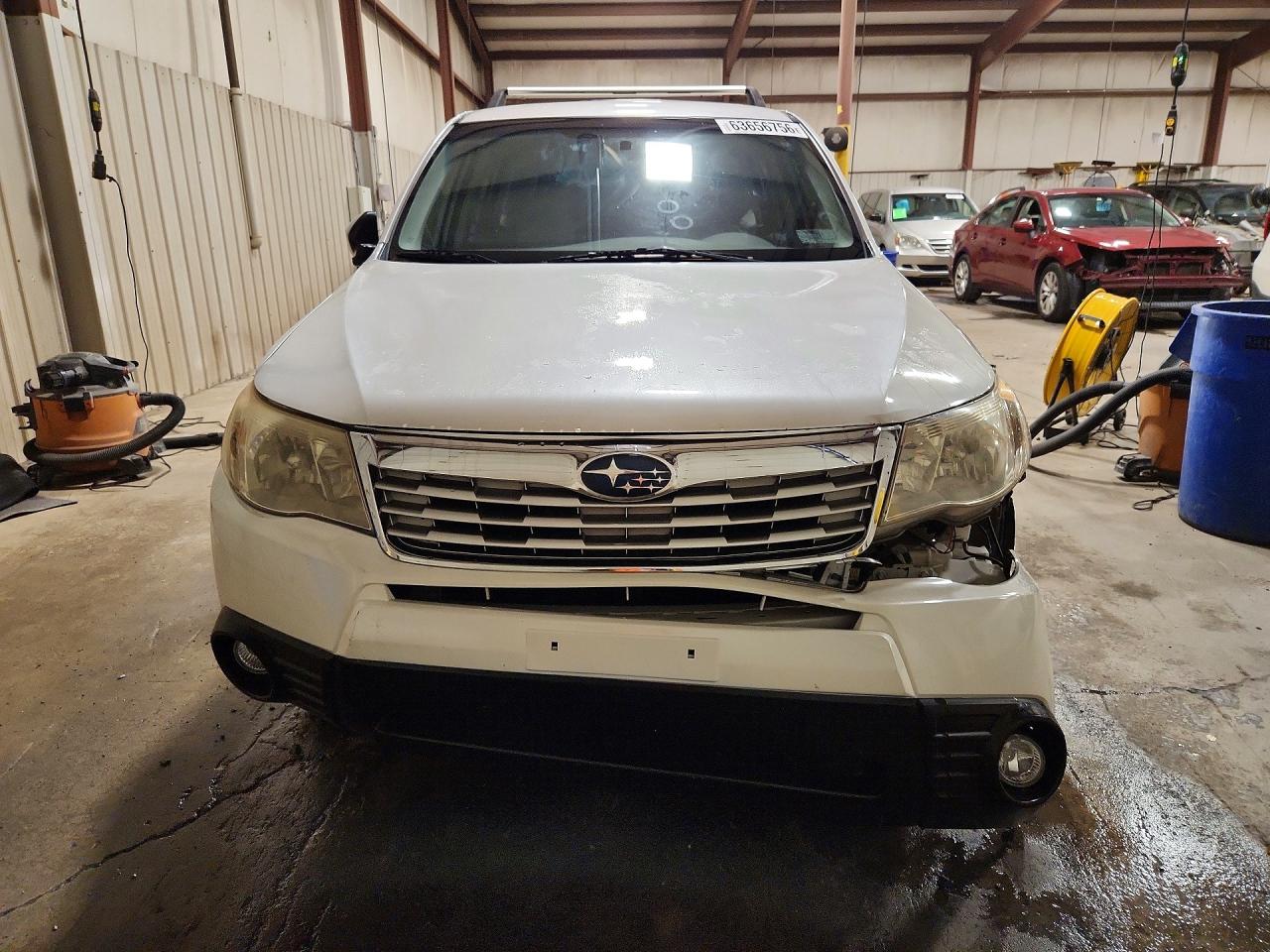 2010 Subaru Forester 2.5x White vin: JF2SH6AC3AG760060