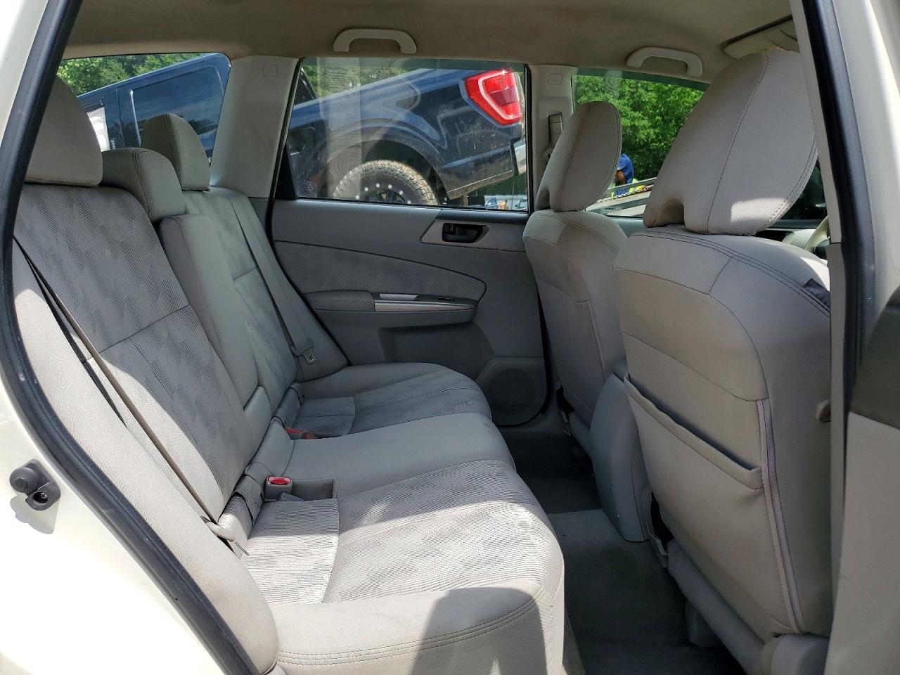 2010 Subaru Forester 2.5x White vin: JF2SH6AC3AH724959