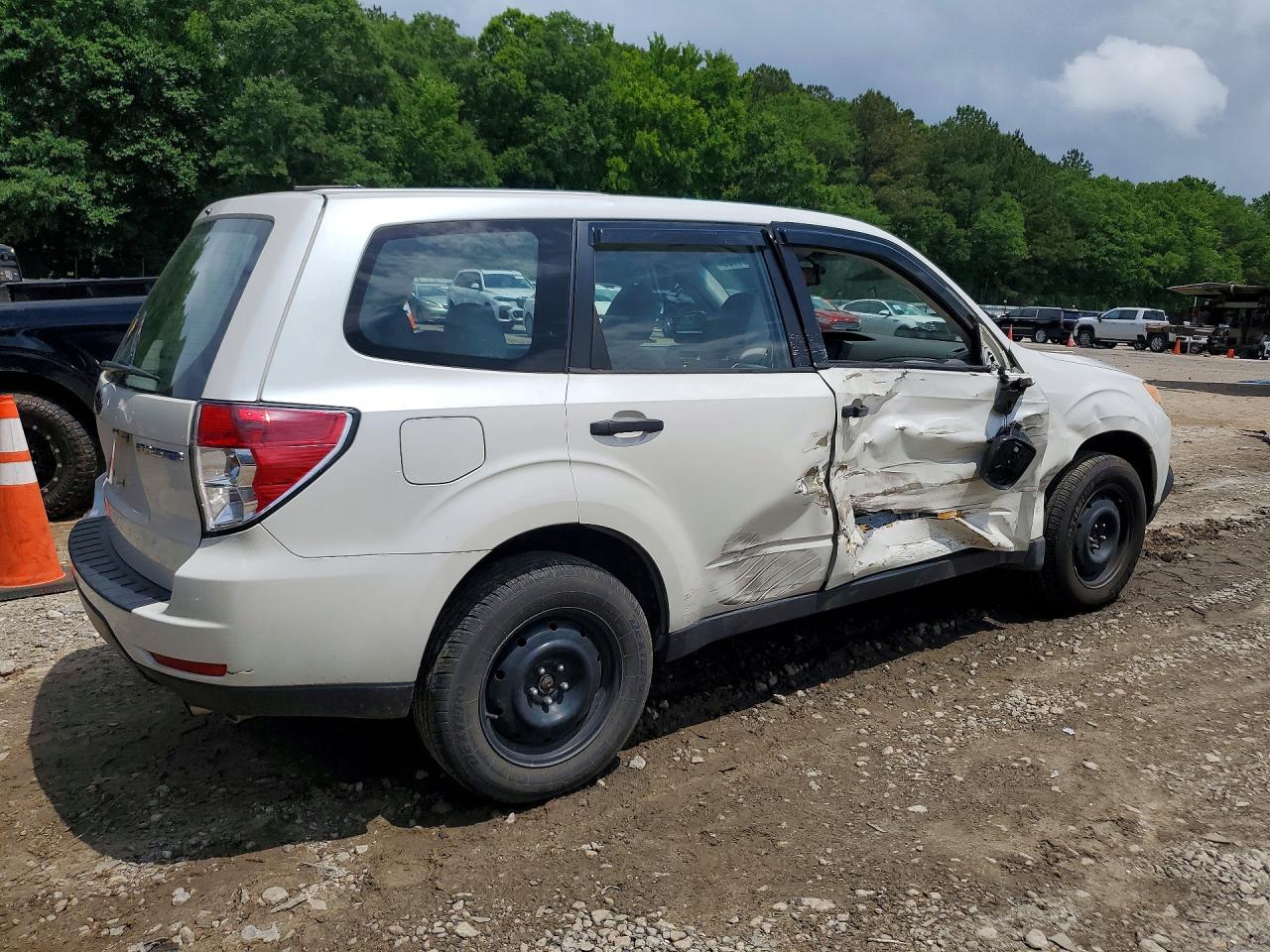 2010 Subaru Forester 2.5x White vin: JF2SH6AC3AH724959