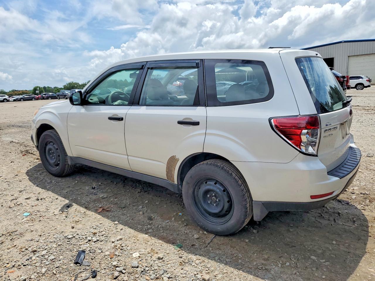2010 Subaru Forester 2.5x White vin: JF2SH6AC3AH724959