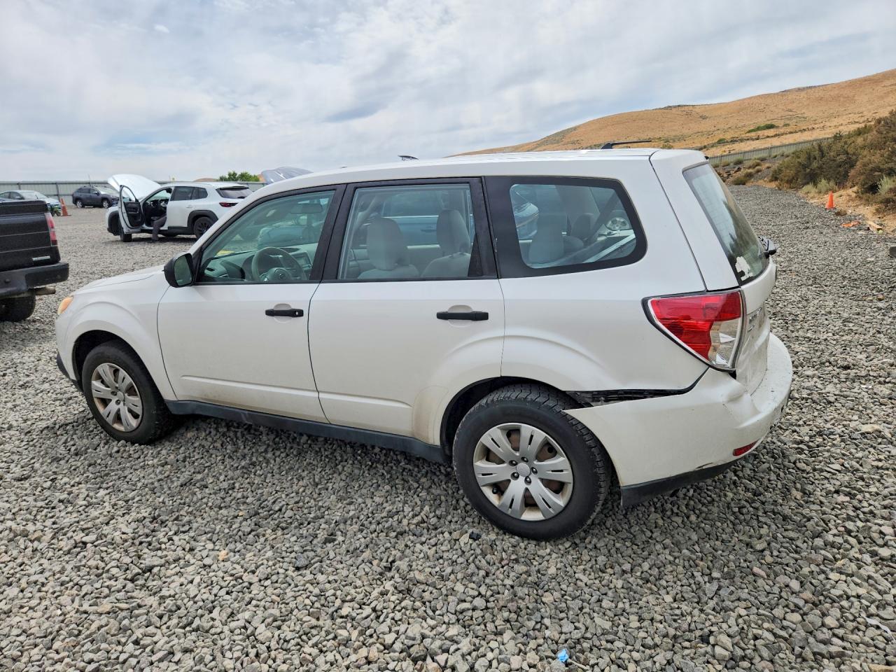 2010 Subaru Forester 2.5x White vin: JF2SH6AC4AH724193
