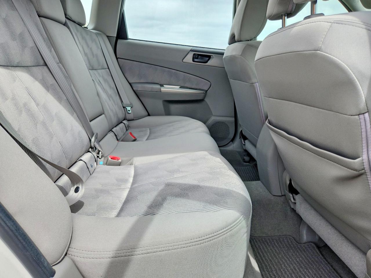 2010 Subaru Forester 2.5x White vin: JF2SH6AC4AH724193