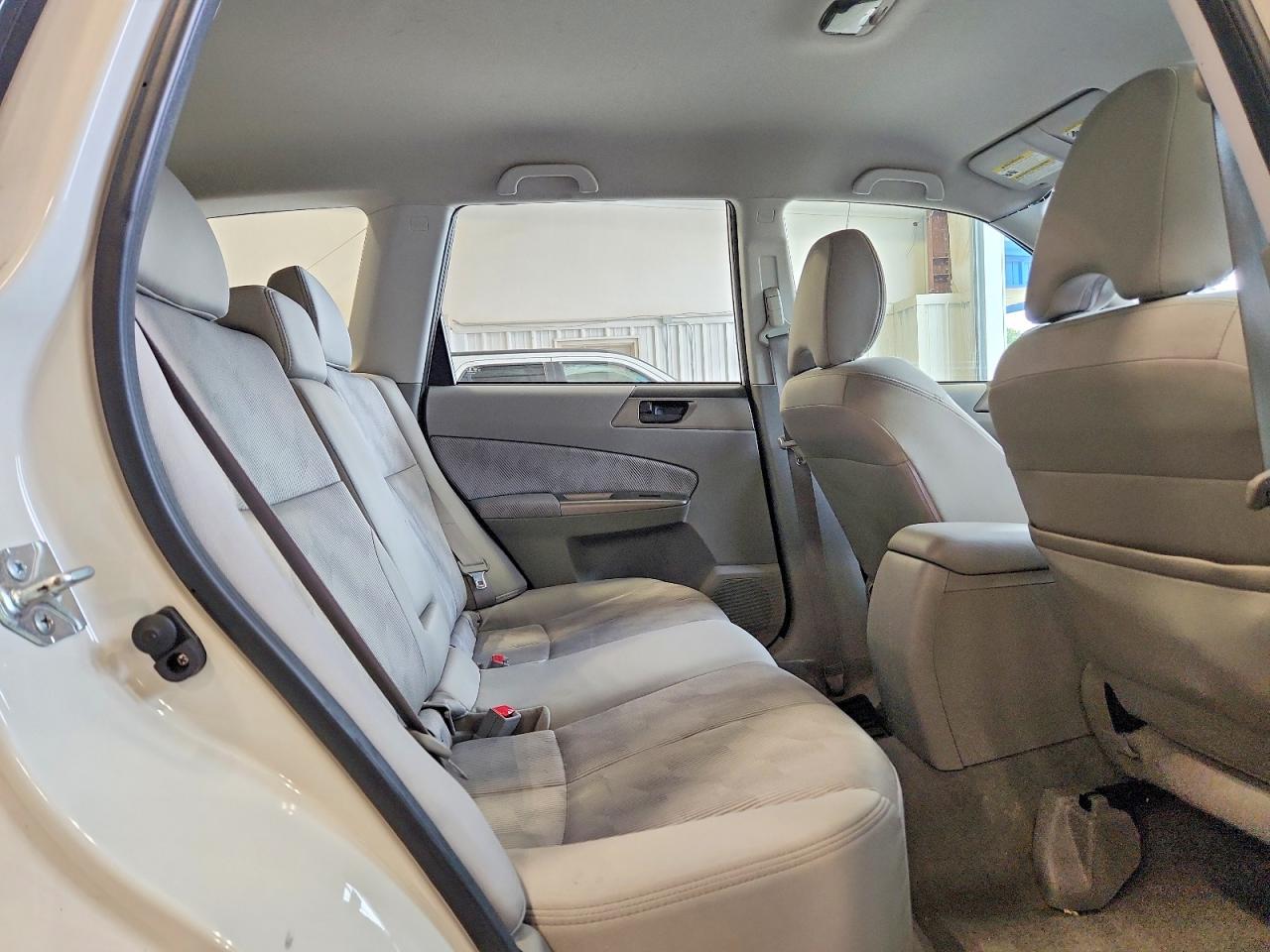 2010 Subaru Forester 2.5x White vin: JF2SH6AC4AH742306