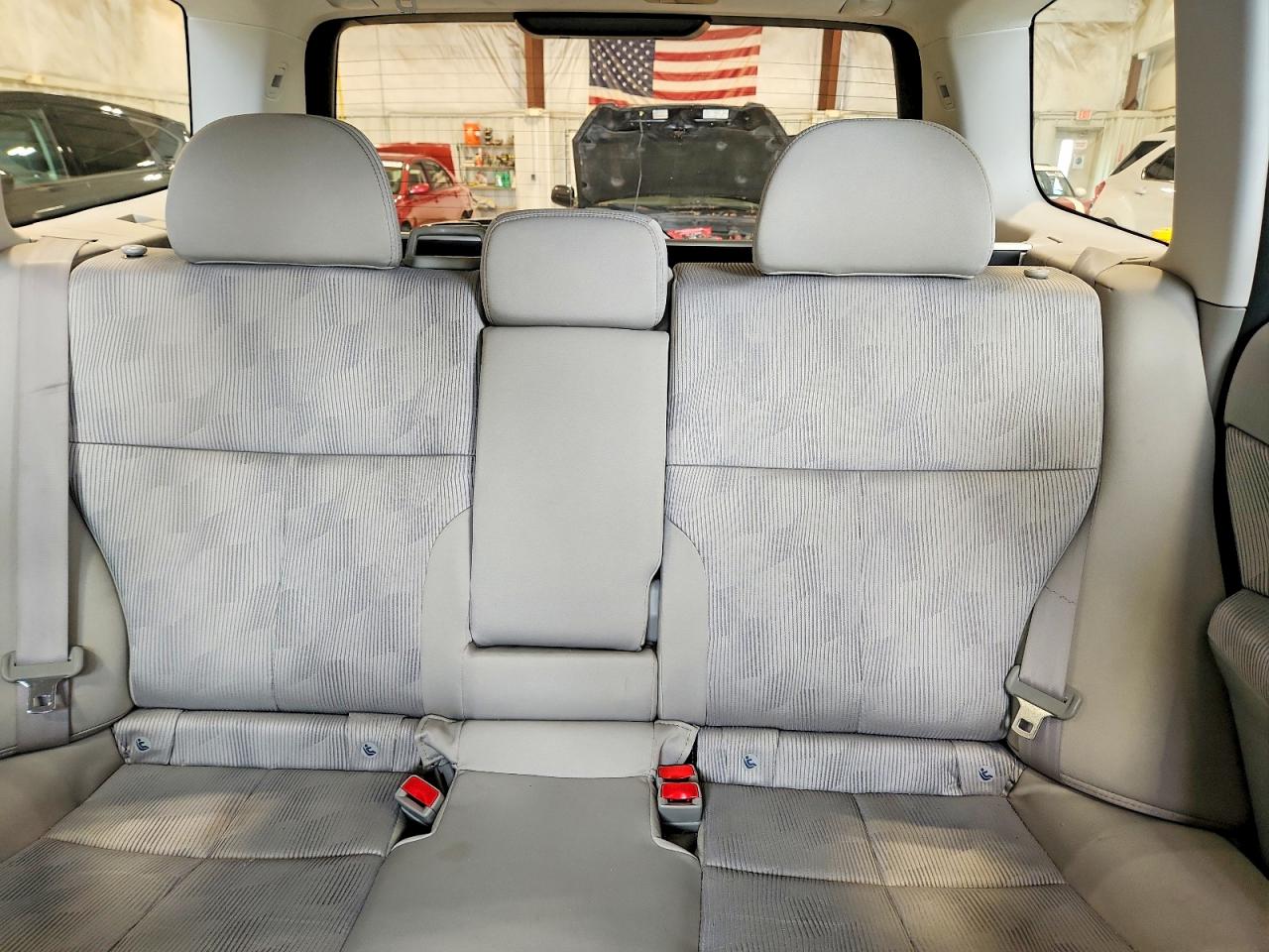 2010 Subaru Forester 2.5x White vin: JF2SH6AC4AH742306