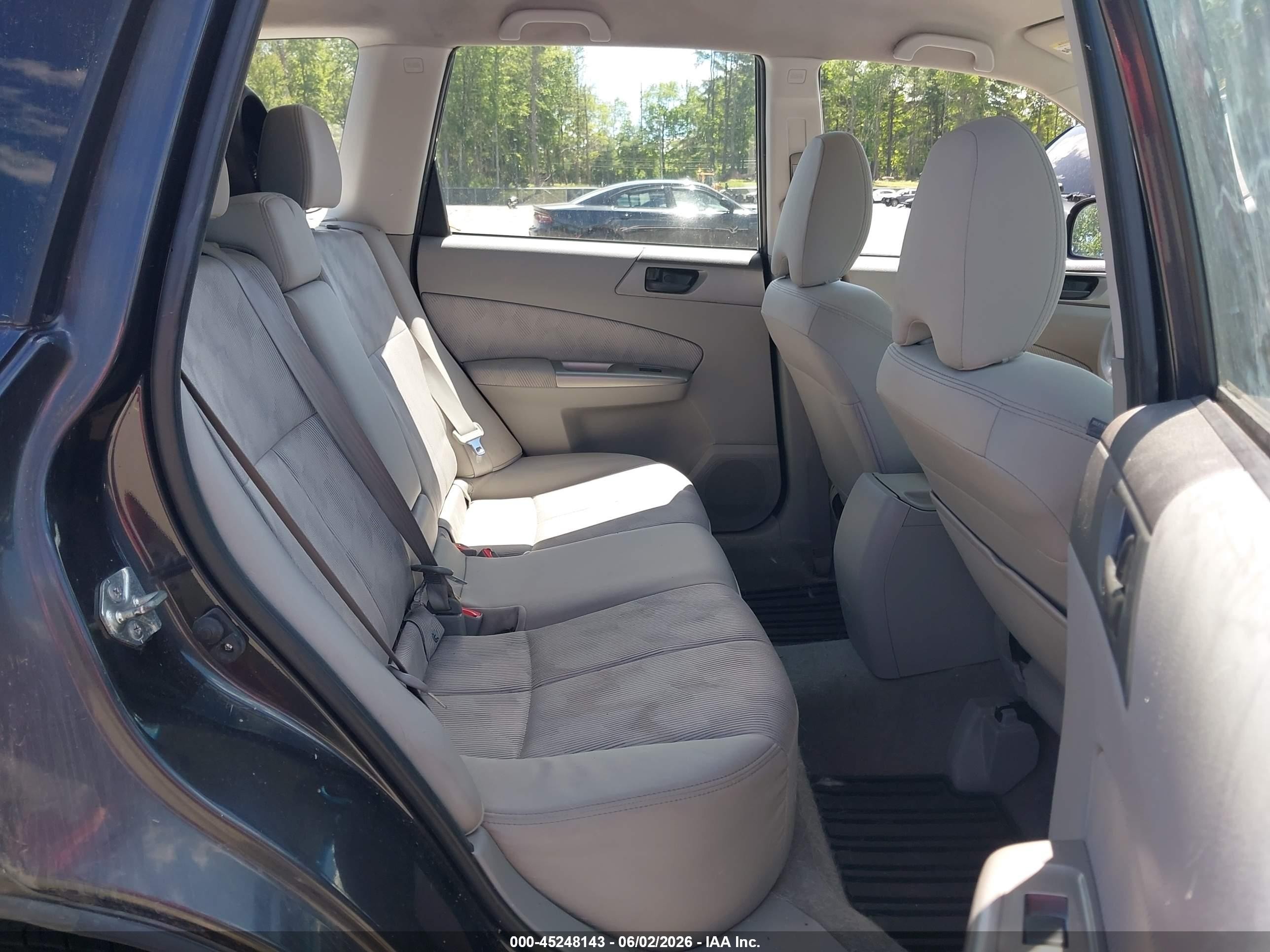 2010 Subaru Forester 2.5x Gray vin: JF2SH6AC5AH723425