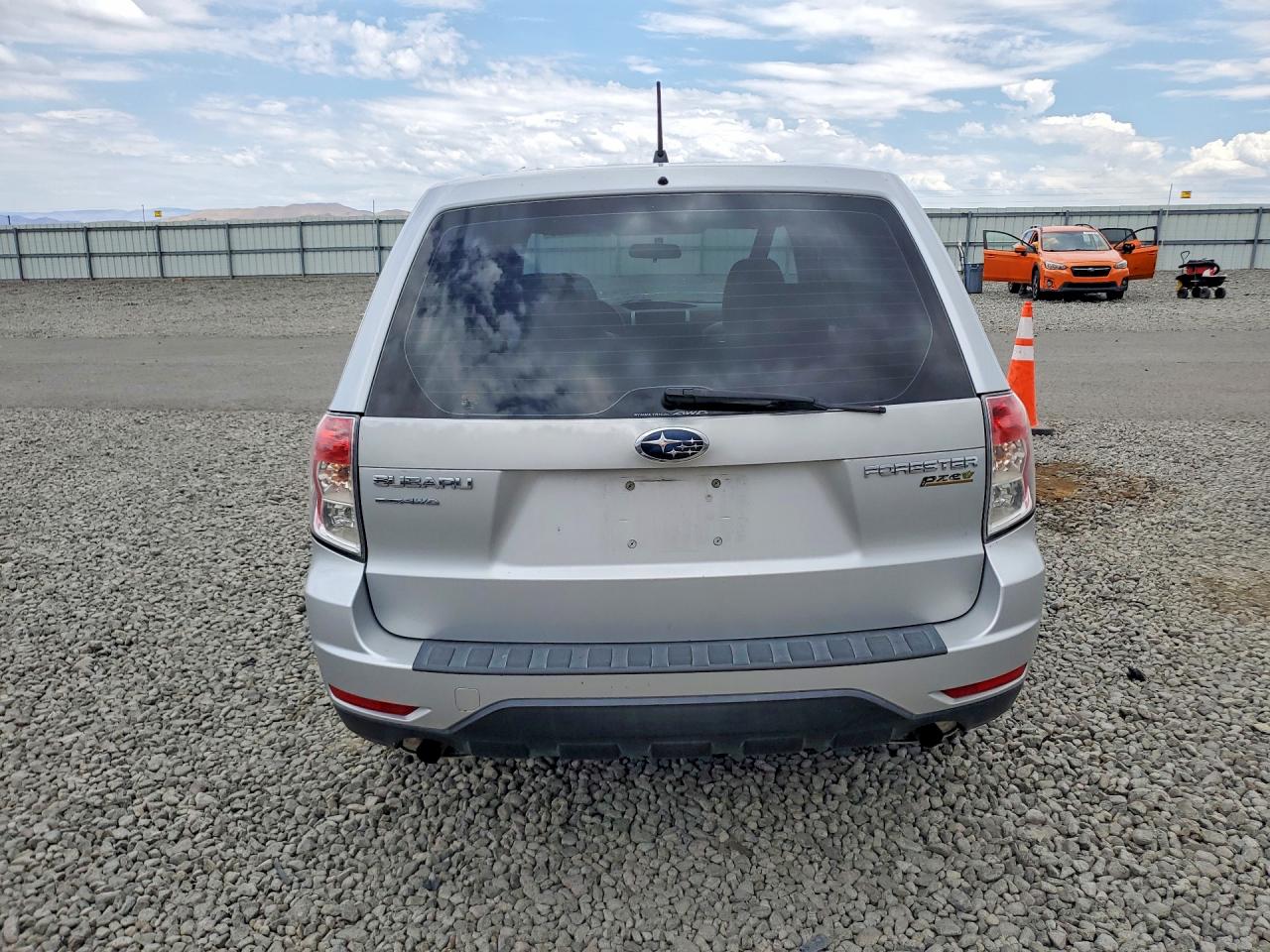 2010 Subaru Forester 2.5x Silver vin: JF2SH6AC6AH700168