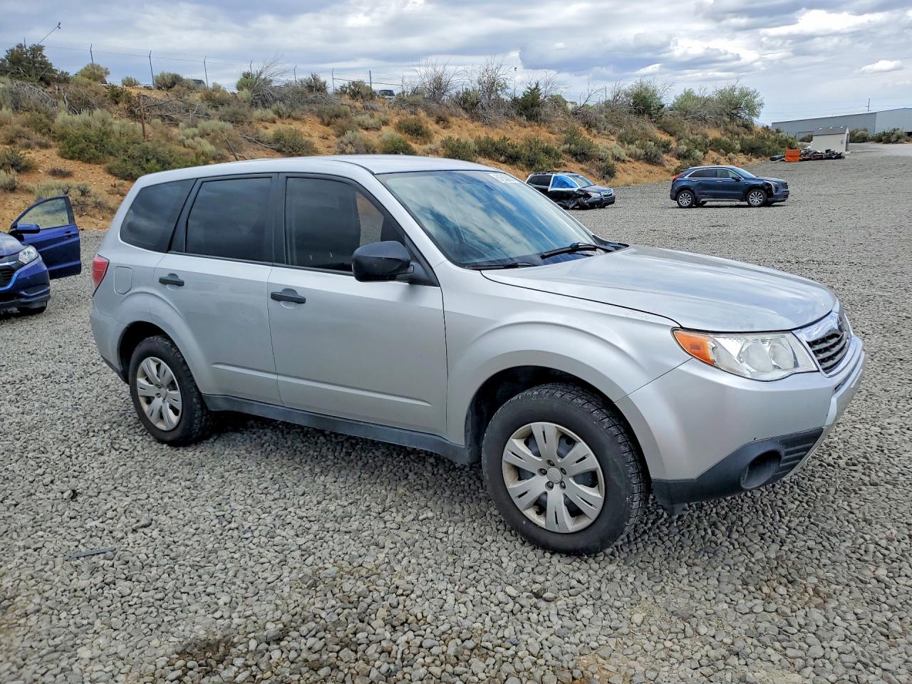 2010 Subaru Forester 2.5x Silver vin: JF2SH6AC6AH700168