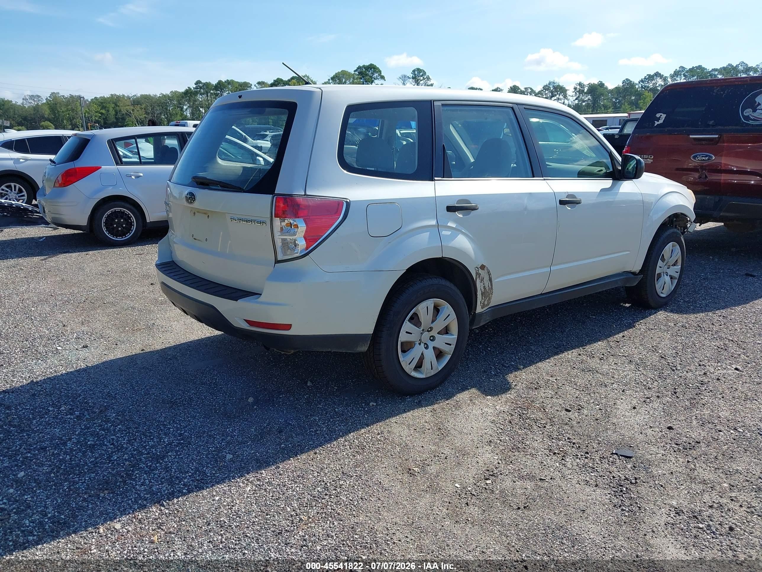 2010 Subaru Forester 2.5x Cream vin: JF2SH6AC7AG753967