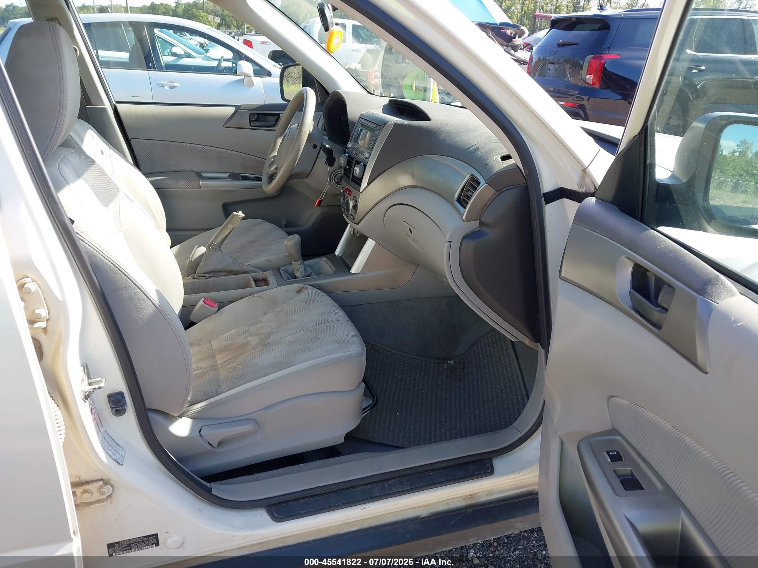 2010 Subaru Forester 2.5x Cream vin: JF2SH6AC7AG753967