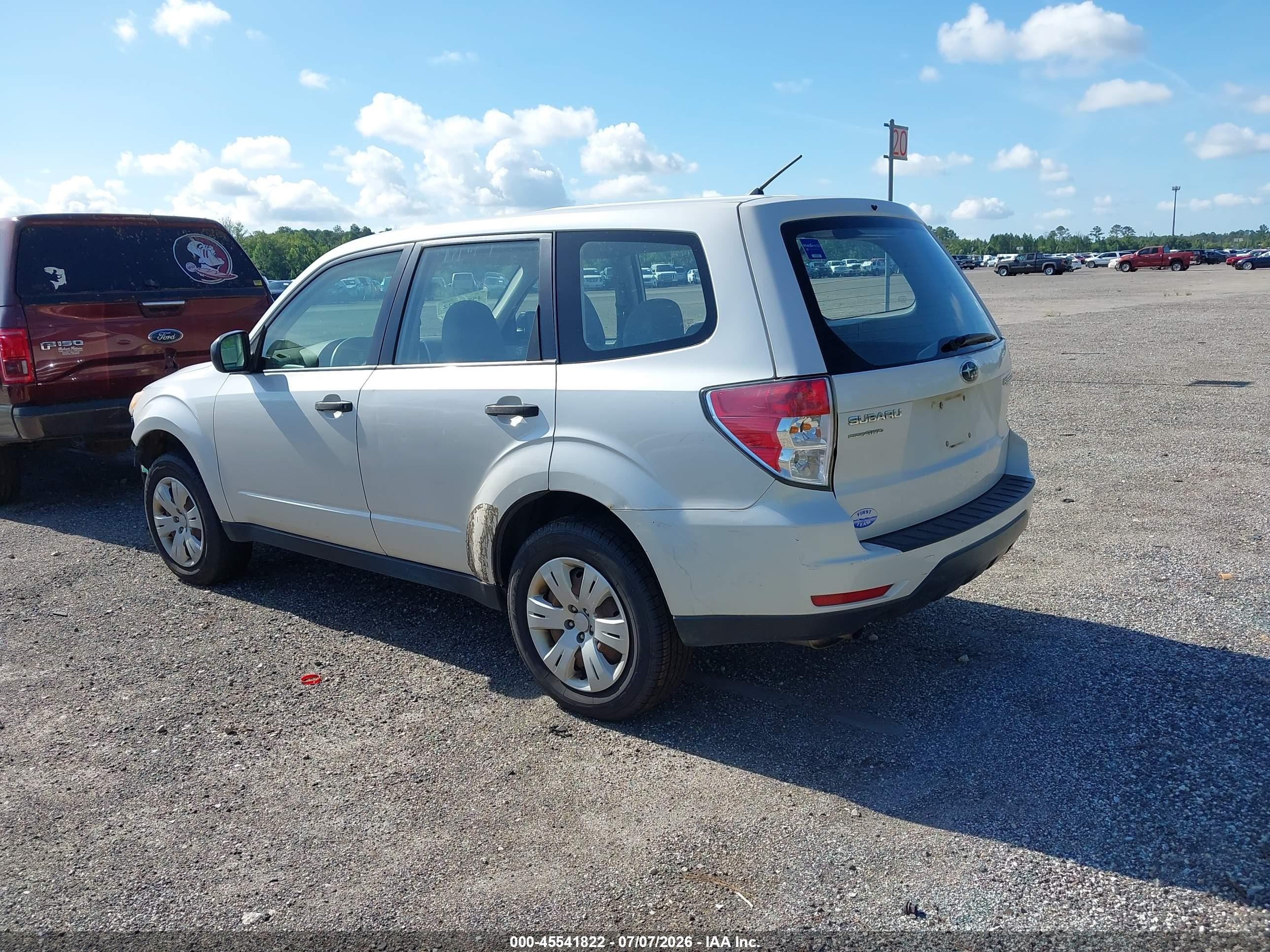 2010 Subaru Forester 2.5x Cream vin: JF2SH6AC7AG753967