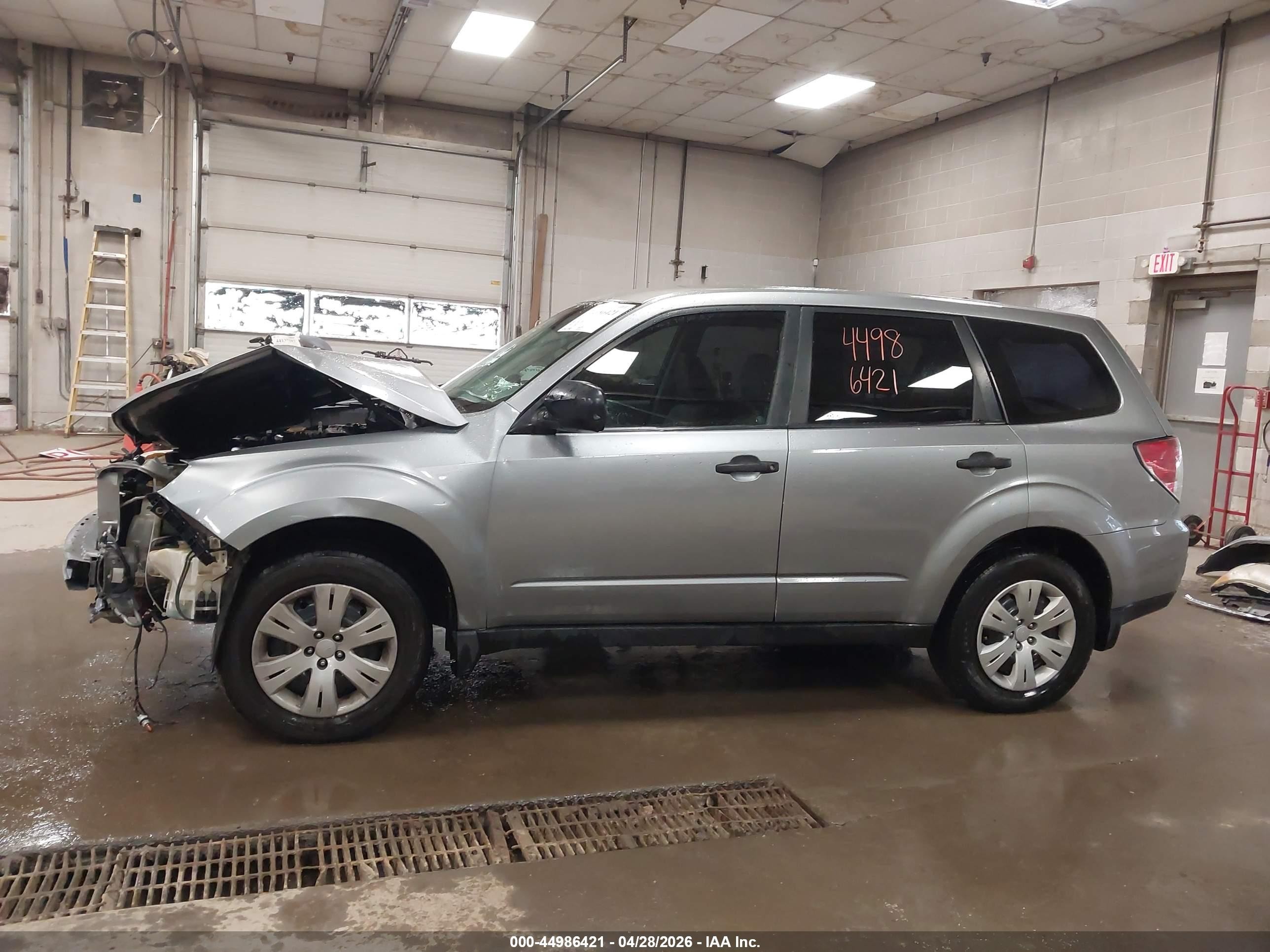 2010 Subaru Forester 2.5x Silver vin: JF2SH6AC7AH721630