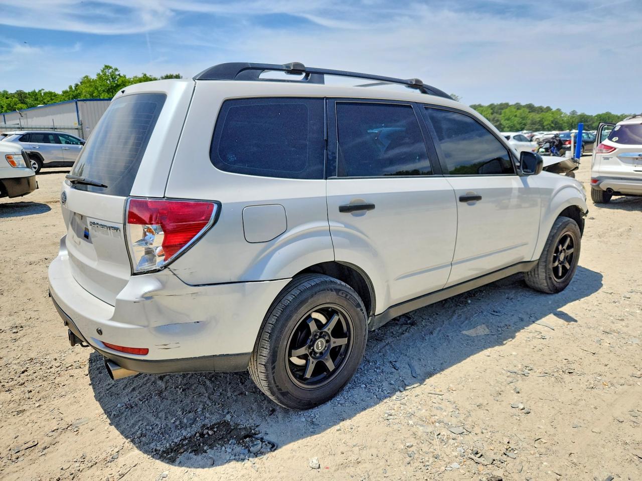 2010 Subaru Forester 2.5x White vin: JF2SH6AC8AG713722