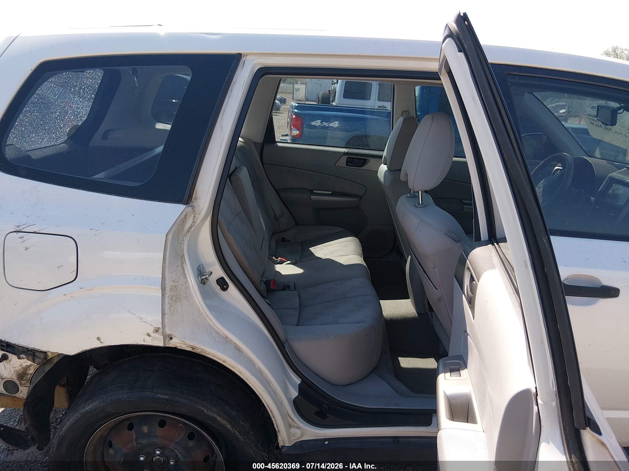 2010 Subaru Forester 2.5x Белый vin: JF2SH6AC8AH738145