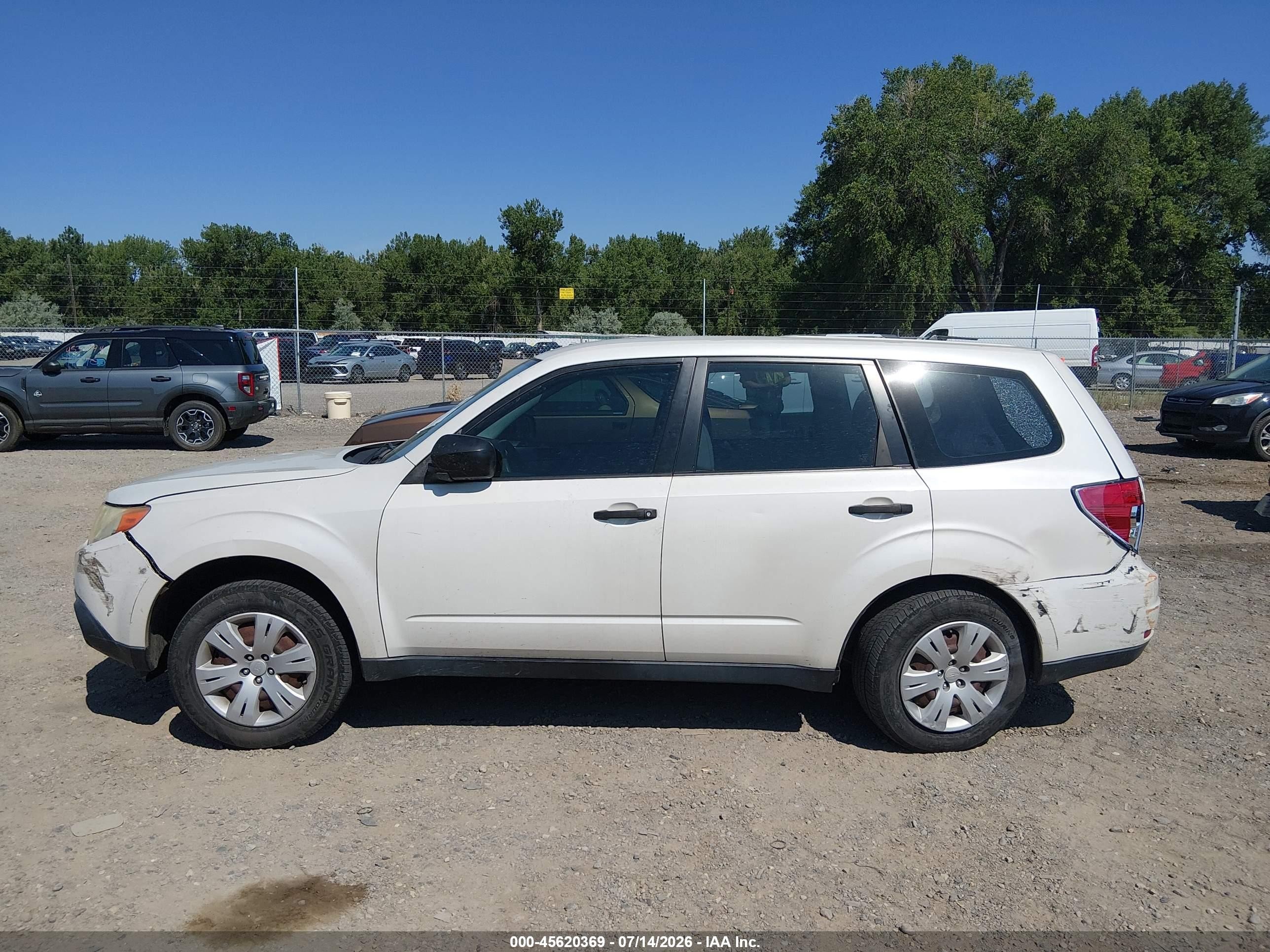 2010 Subaru Forester 2.5x Белый vin: JF2SH6AC8AH738145