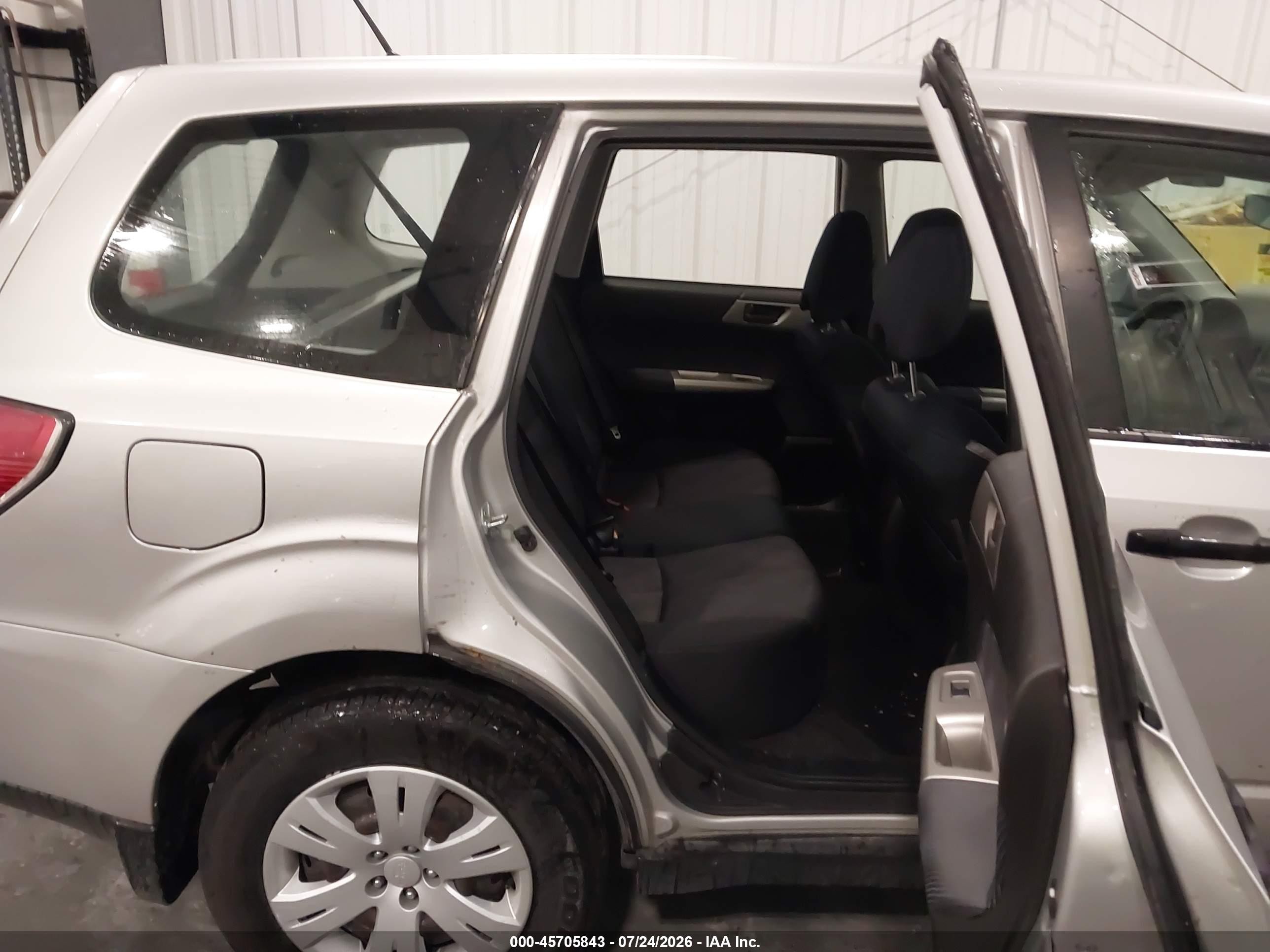 2010 Subaru Forester 2.5x Silver vin: JF2SH6AC9AH700018