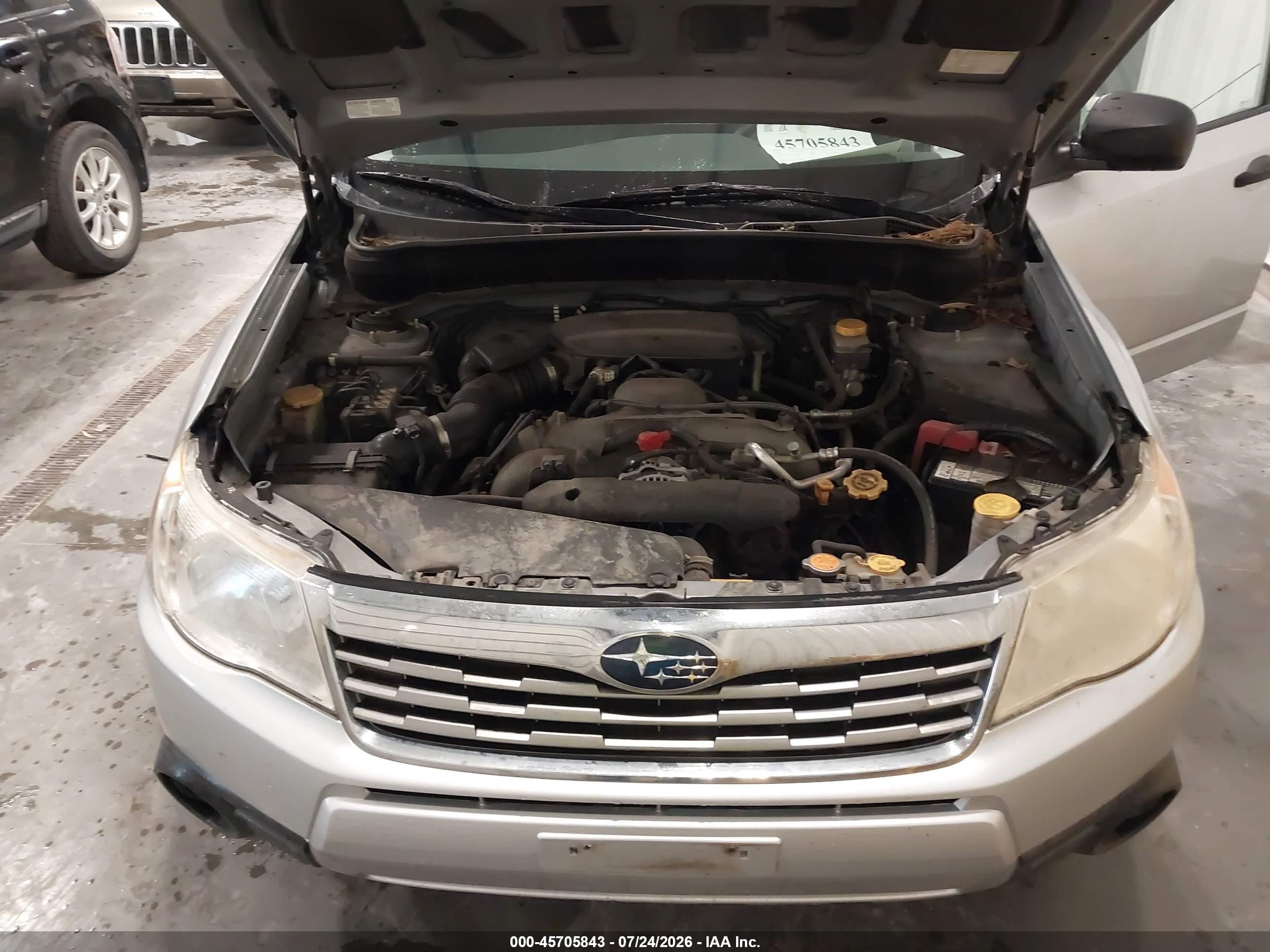2010 Subaru Forester 2.5x Silver vin: JF2SH6AC9AH700018
