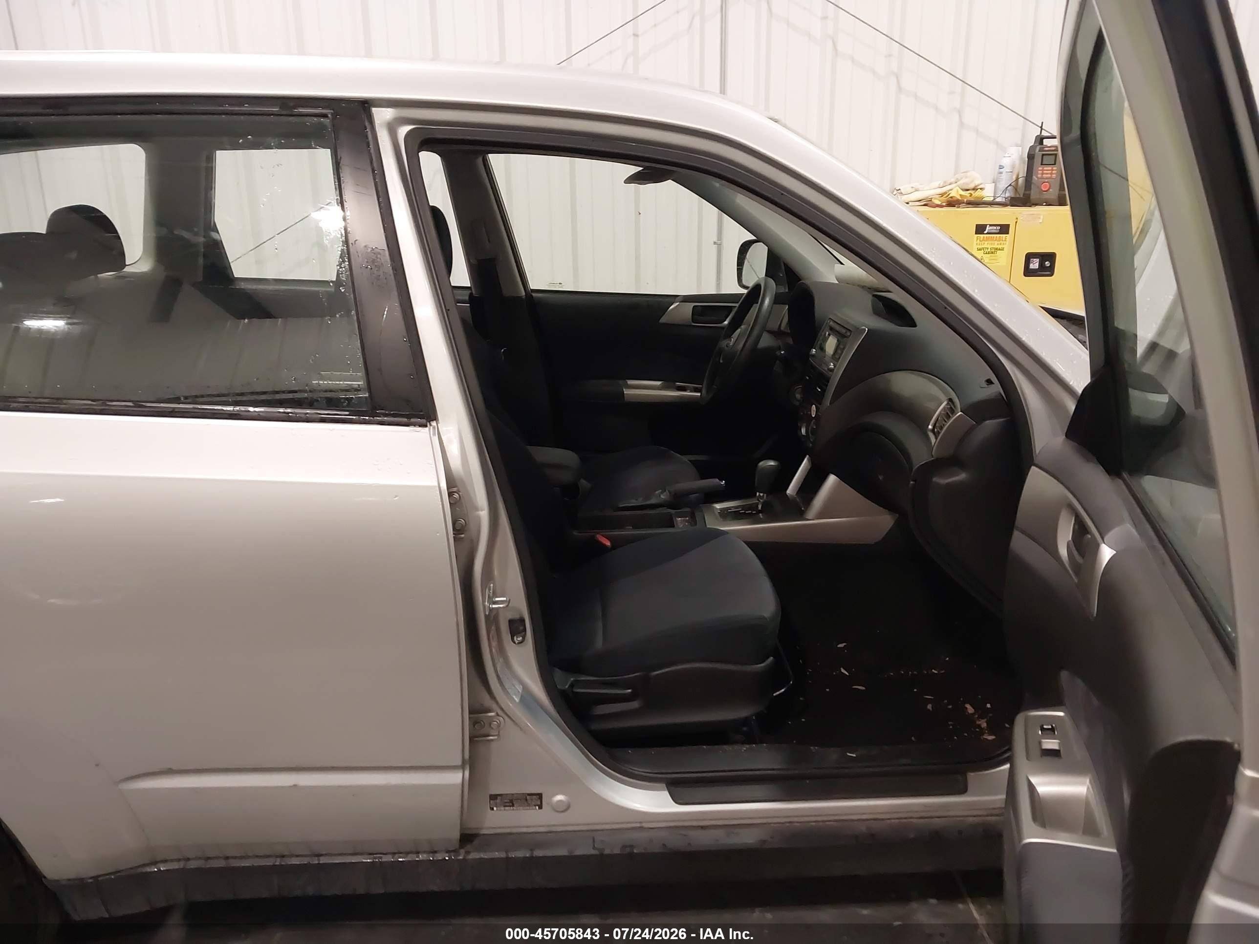 2010 Subaru Forester 2.5x Silver vin: JF2SH6AC9AH700018