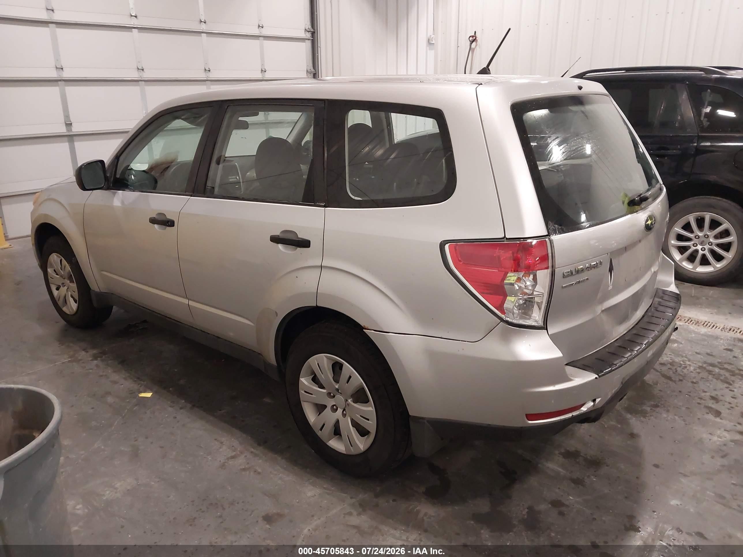 2010 Subaru Forester 2.5x Silver vin: JF2SH6AC9AH700018