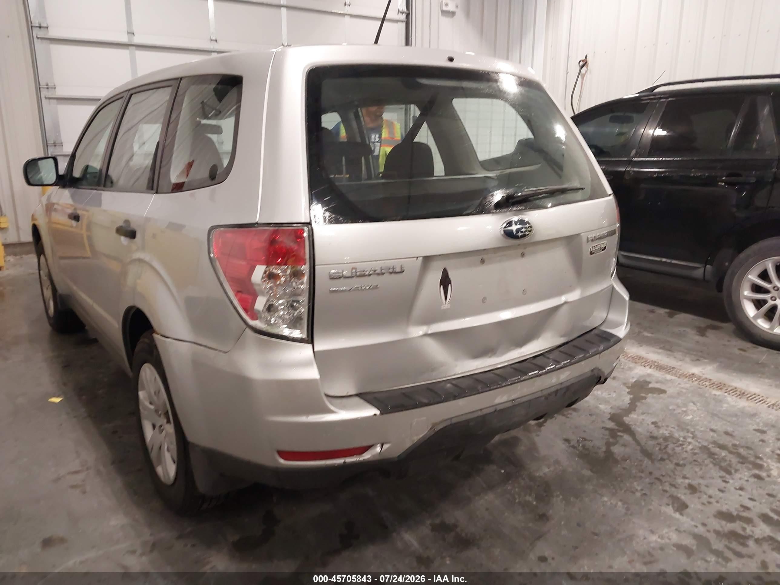 2010 Subaru Forester 2.5x Silver vin: JF2SH6AC9AH700018