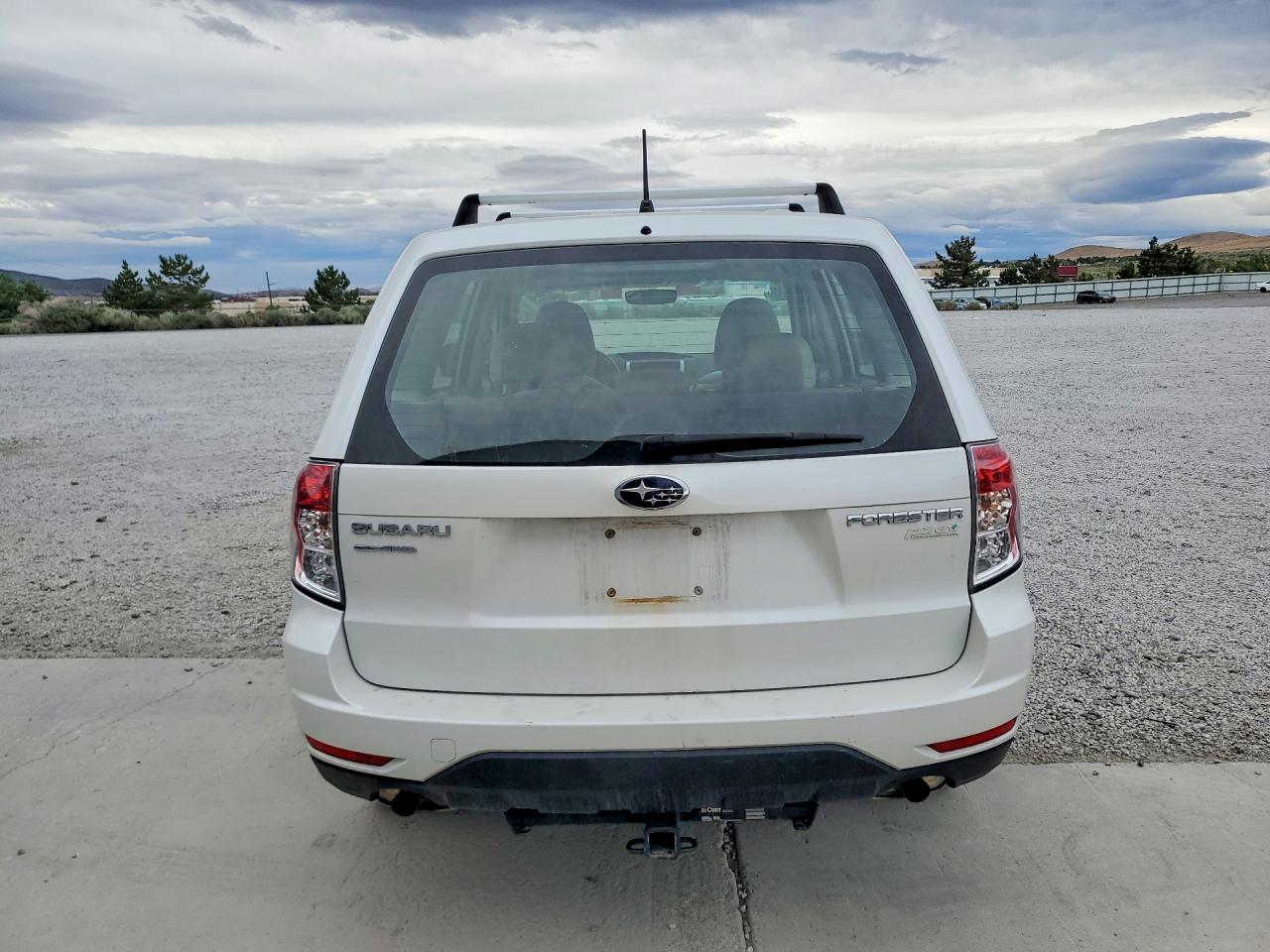 2010 Subaru Forester 2.5x White vin: JF2SH6AC9AH743824