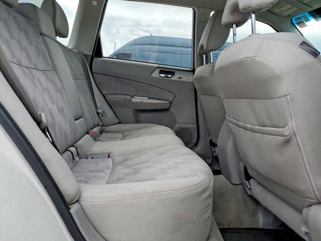 2010 Subaru Forester 2.5x White vin: JF2SH6AC9AH743824