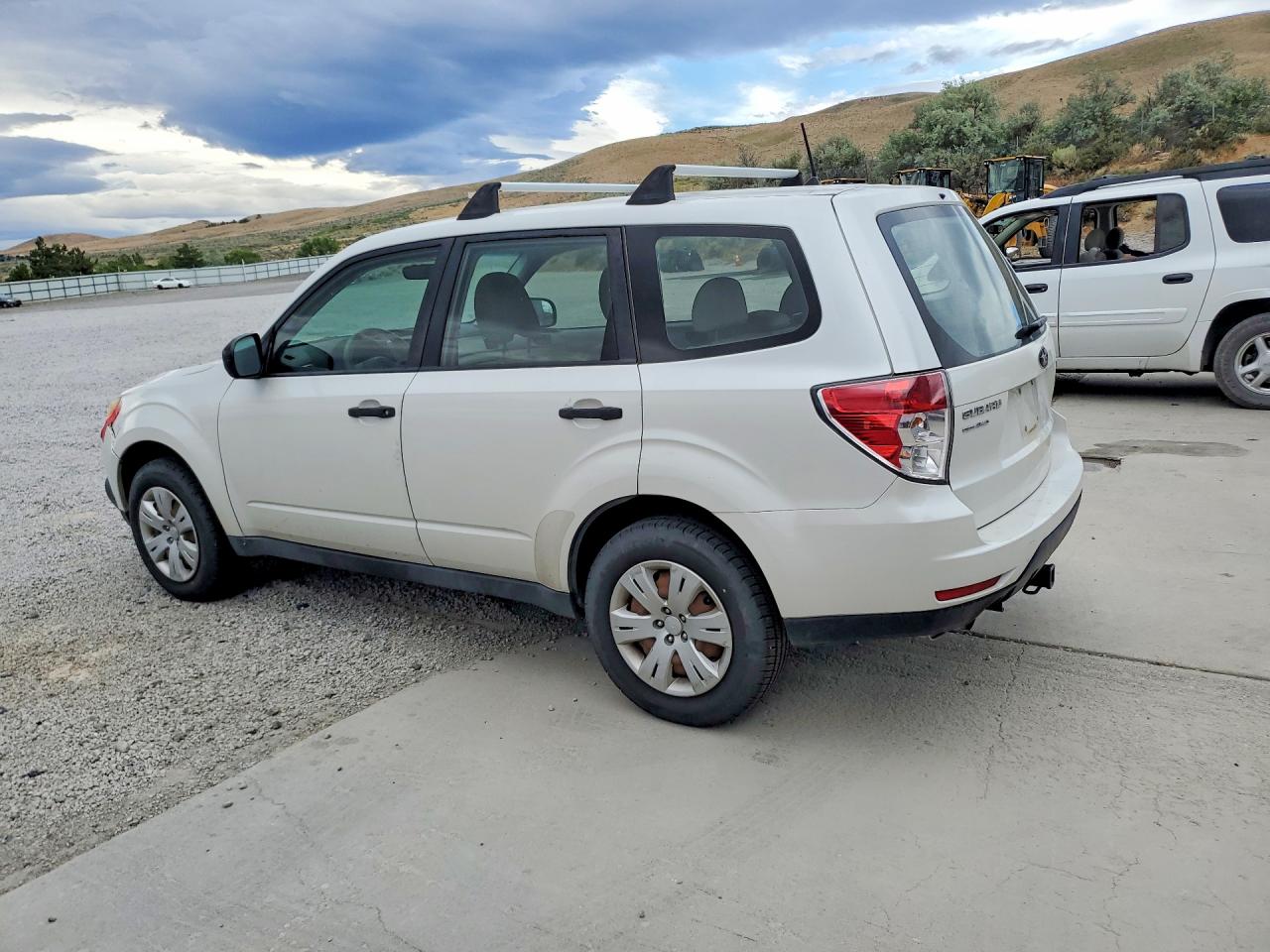2010 Subaru Forester 2.5x White vin: JF2SH6AC9AH743824