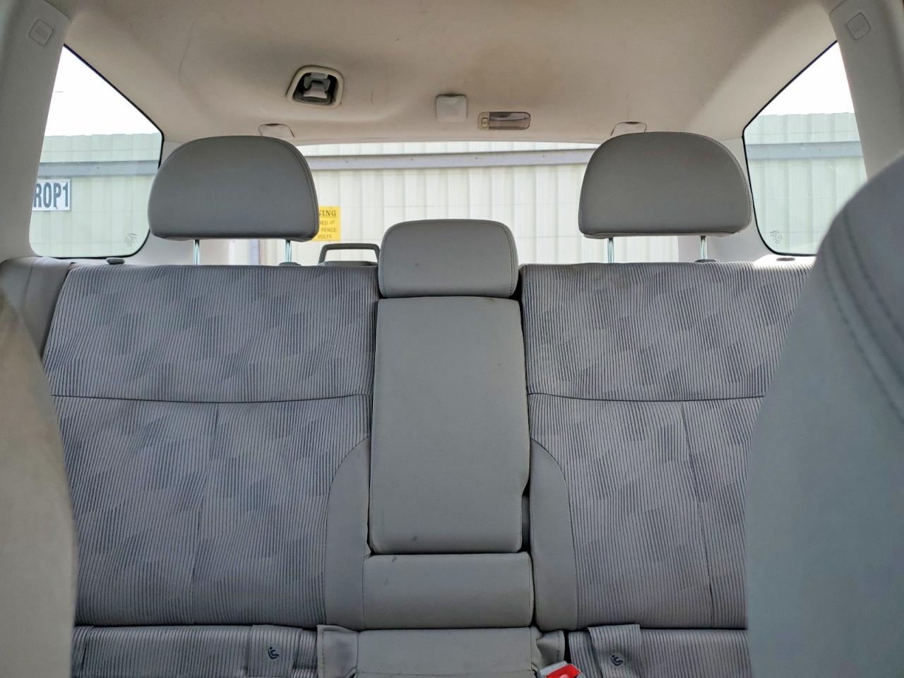 2010 Subaru Forester 2.5x White vin: JF2SH6ACXAH739409