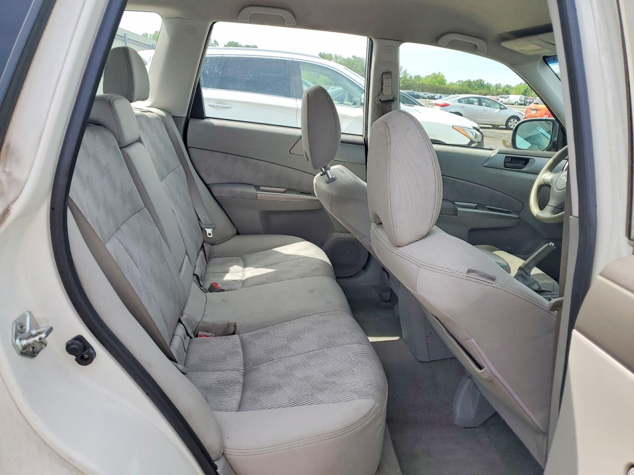 2010 Subaru Forester 2.5x White vin: JF2SH6ACXAH739409