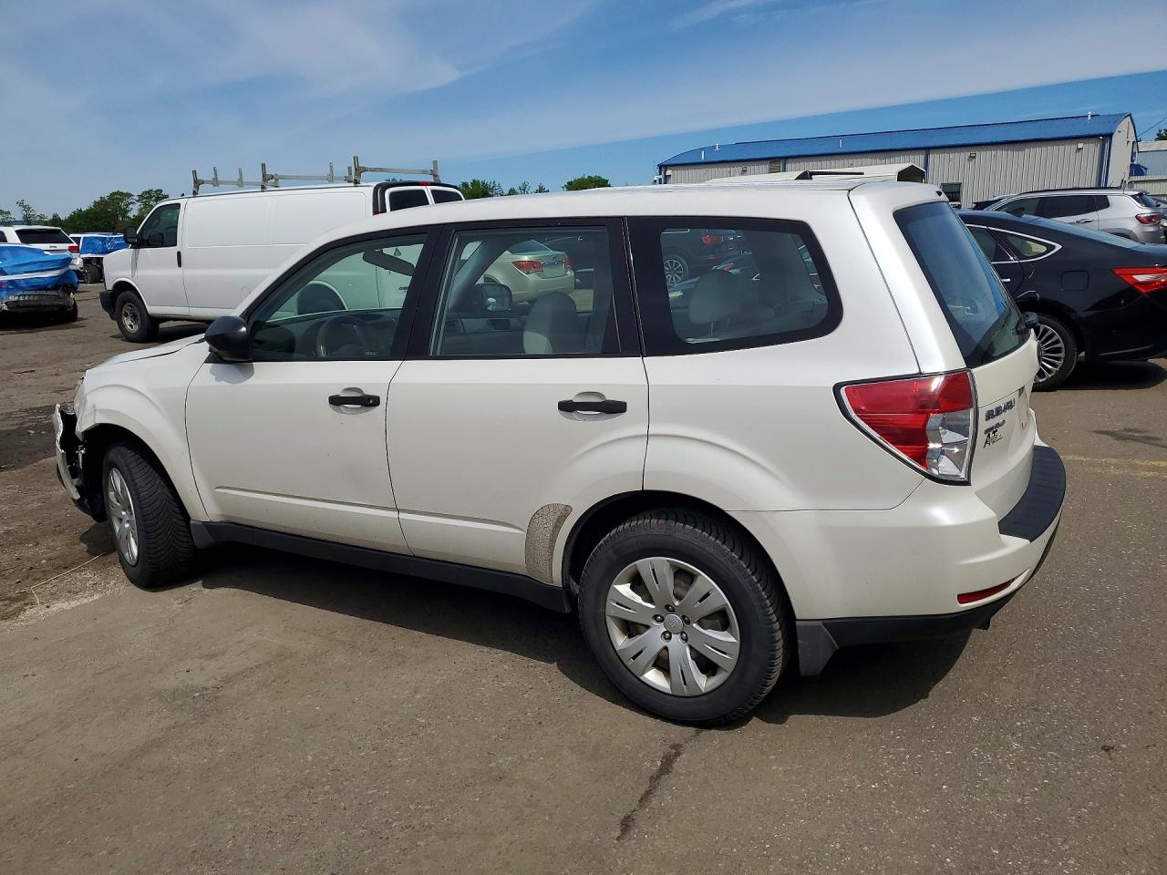 2010 Subaru Forester 2.5x White vin: JF2SH6ACXAH739409