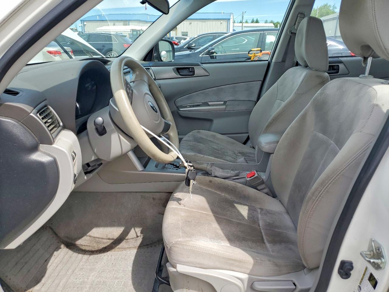 2010 Subaru Forester 2.5x White vin: JF2SH6ACXAH739409