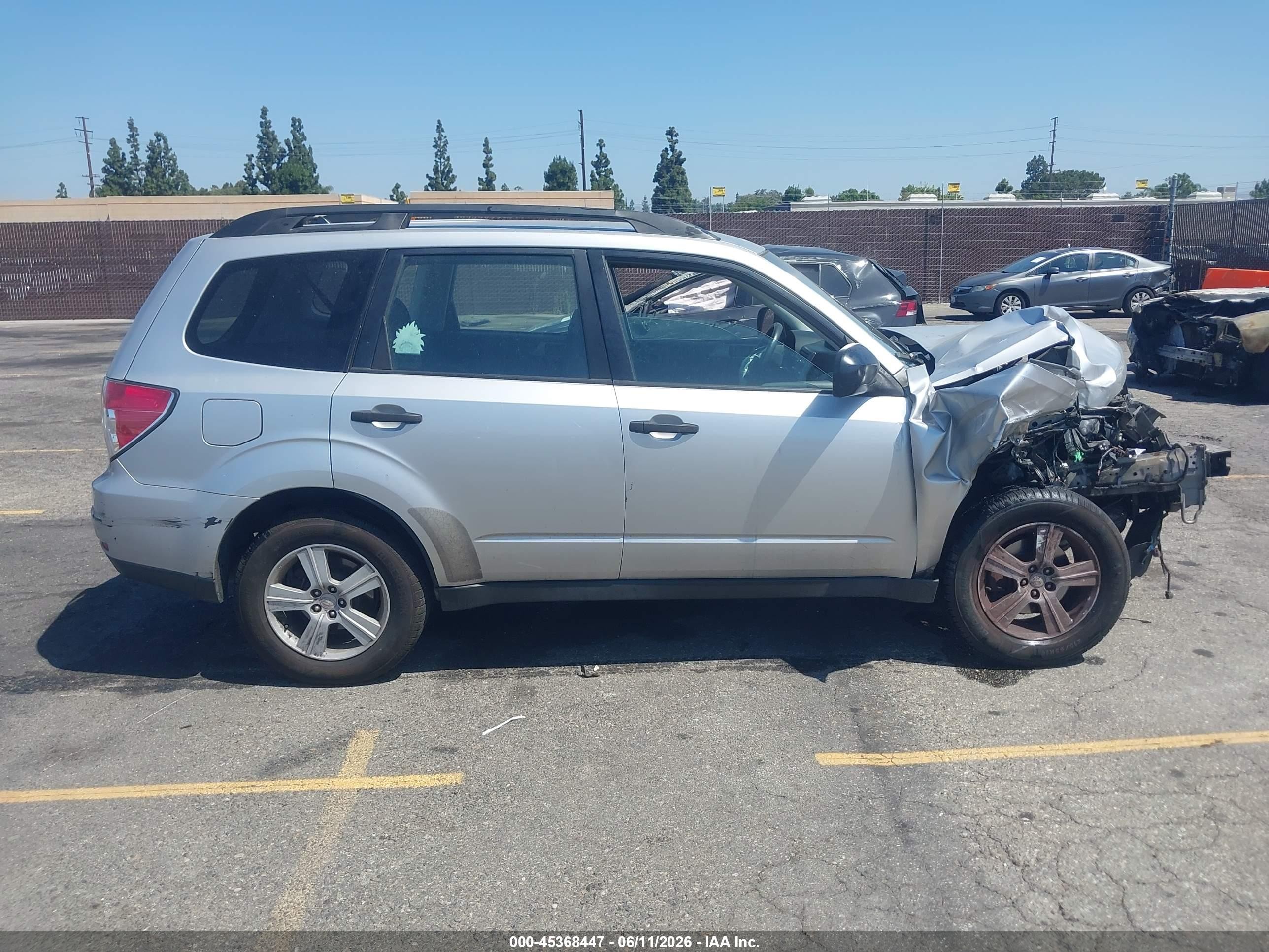 2010 Subaru Forester 2.5x Silver vin: JF2SH6BC1AH906707