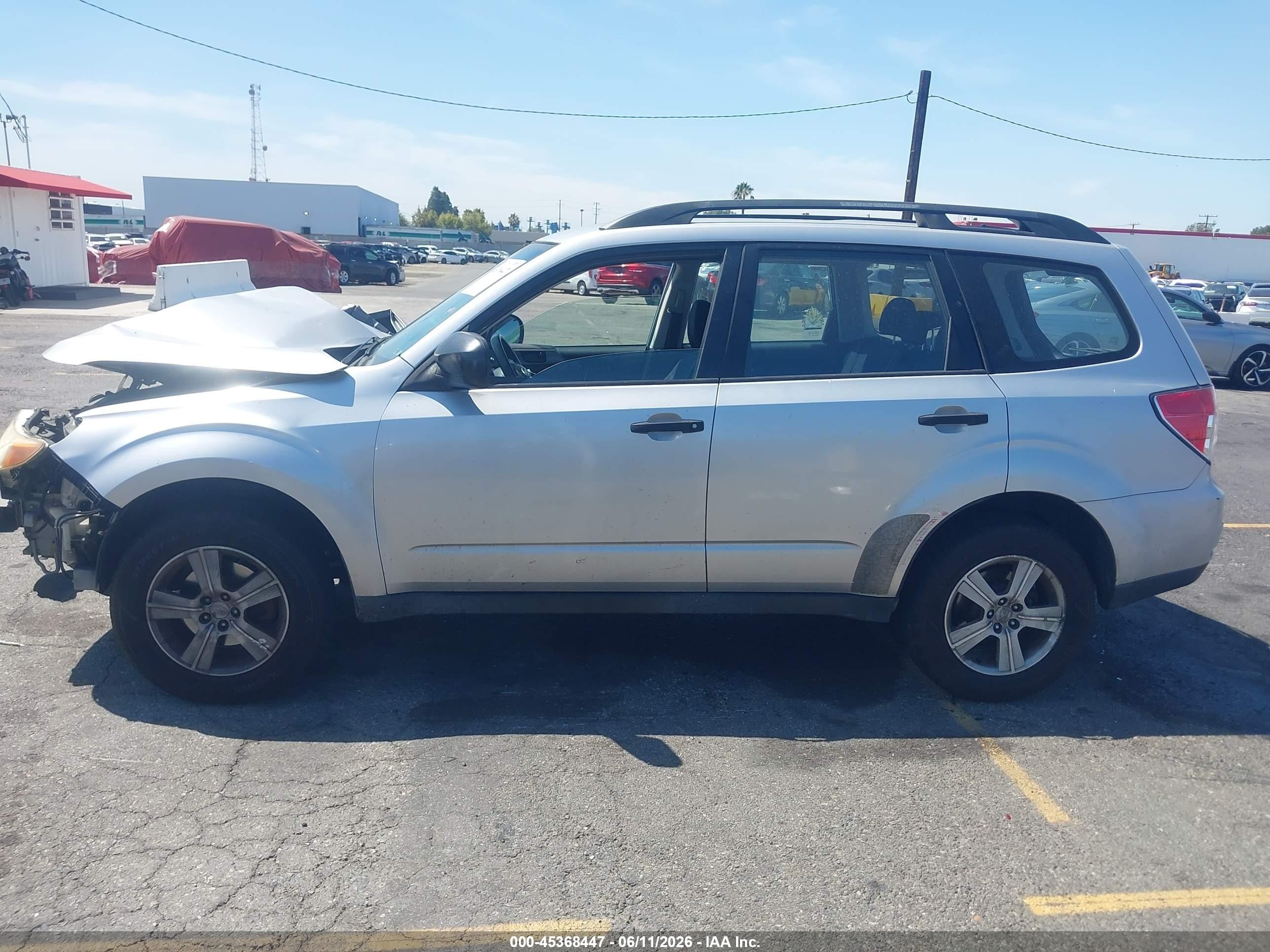 2010 Subaru Forester 2.5x Silver vin: JF2SH6BC1AH906707