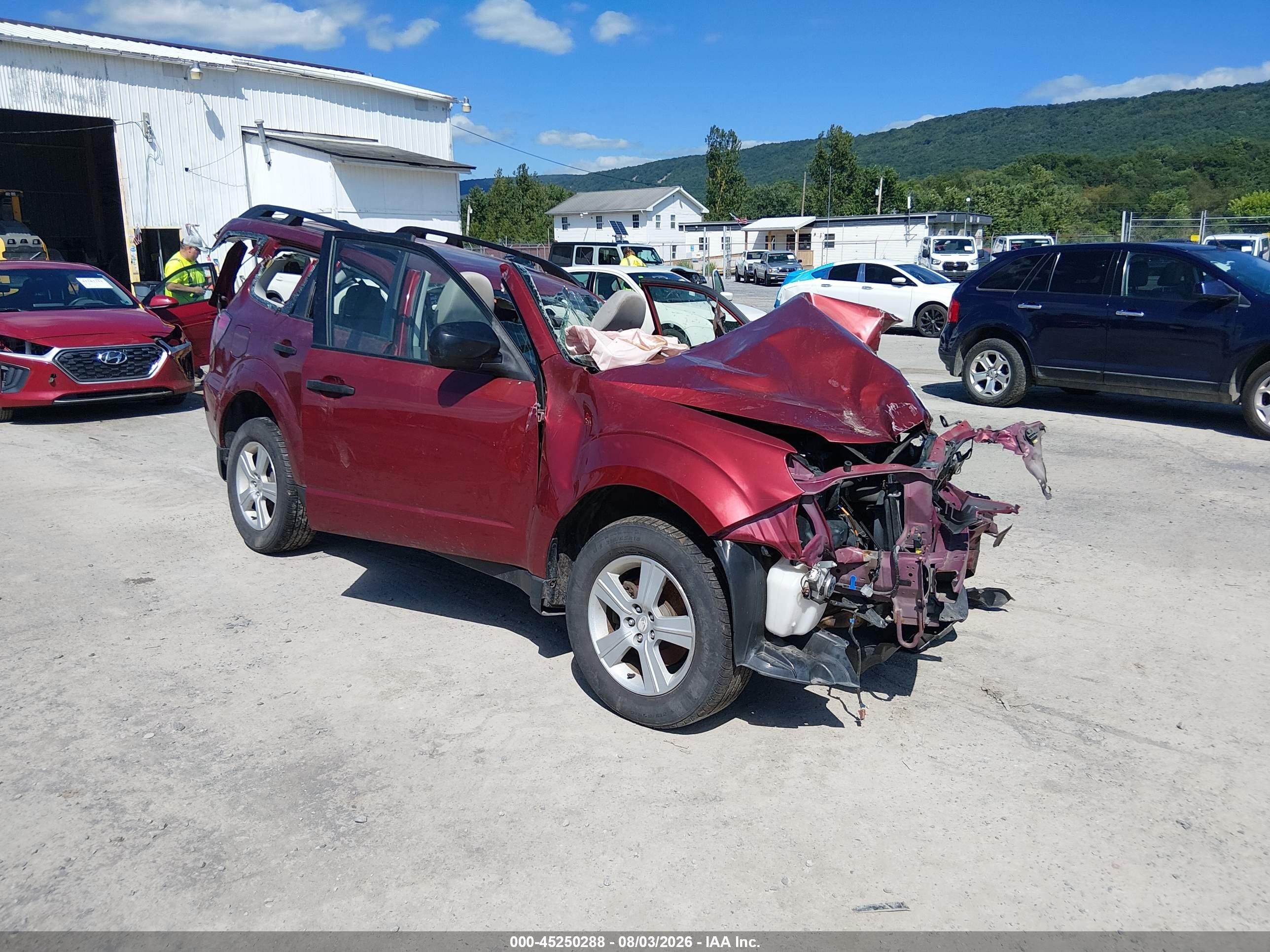 2010 Subaru Forester 2.5x Red vin: JF2SH6BC1AH911115