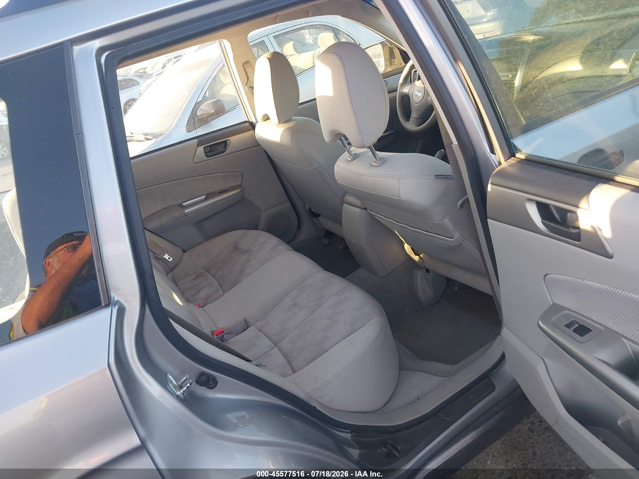 2010 Subaru Forester 2.5x Silver vin: JF2SH6BC2AH769342