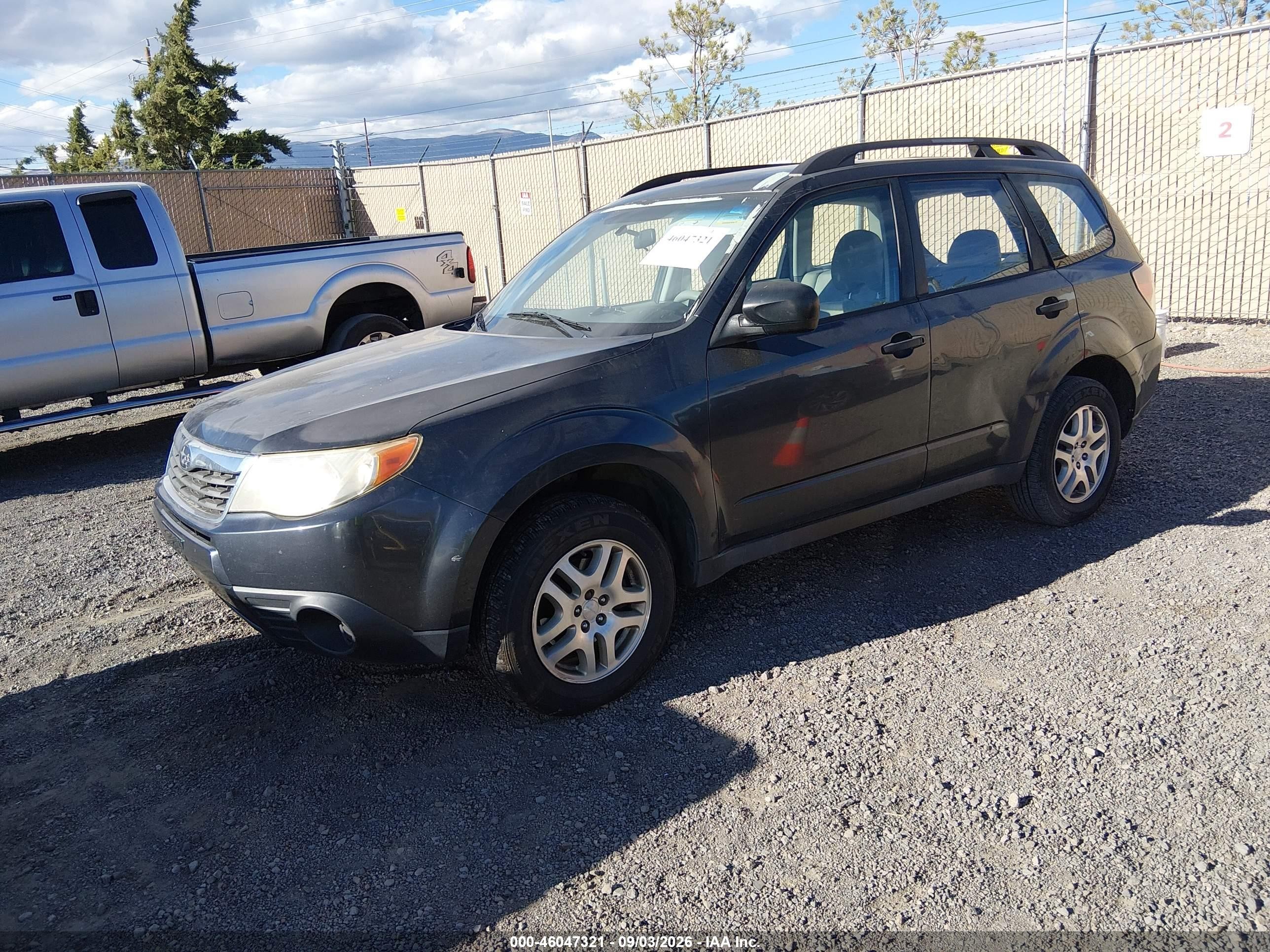 2010 Subaru Forester 2.5x Gray vin: JF2SH6BC2AH904187
