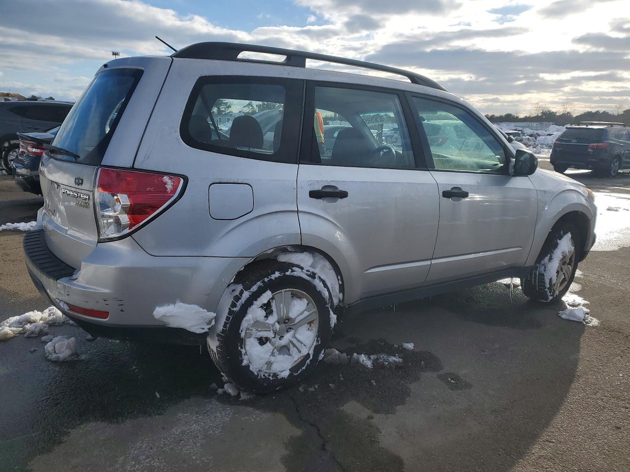 2010 Subaru Forester Xs Silver vin: JF2SH6BC4AH917331