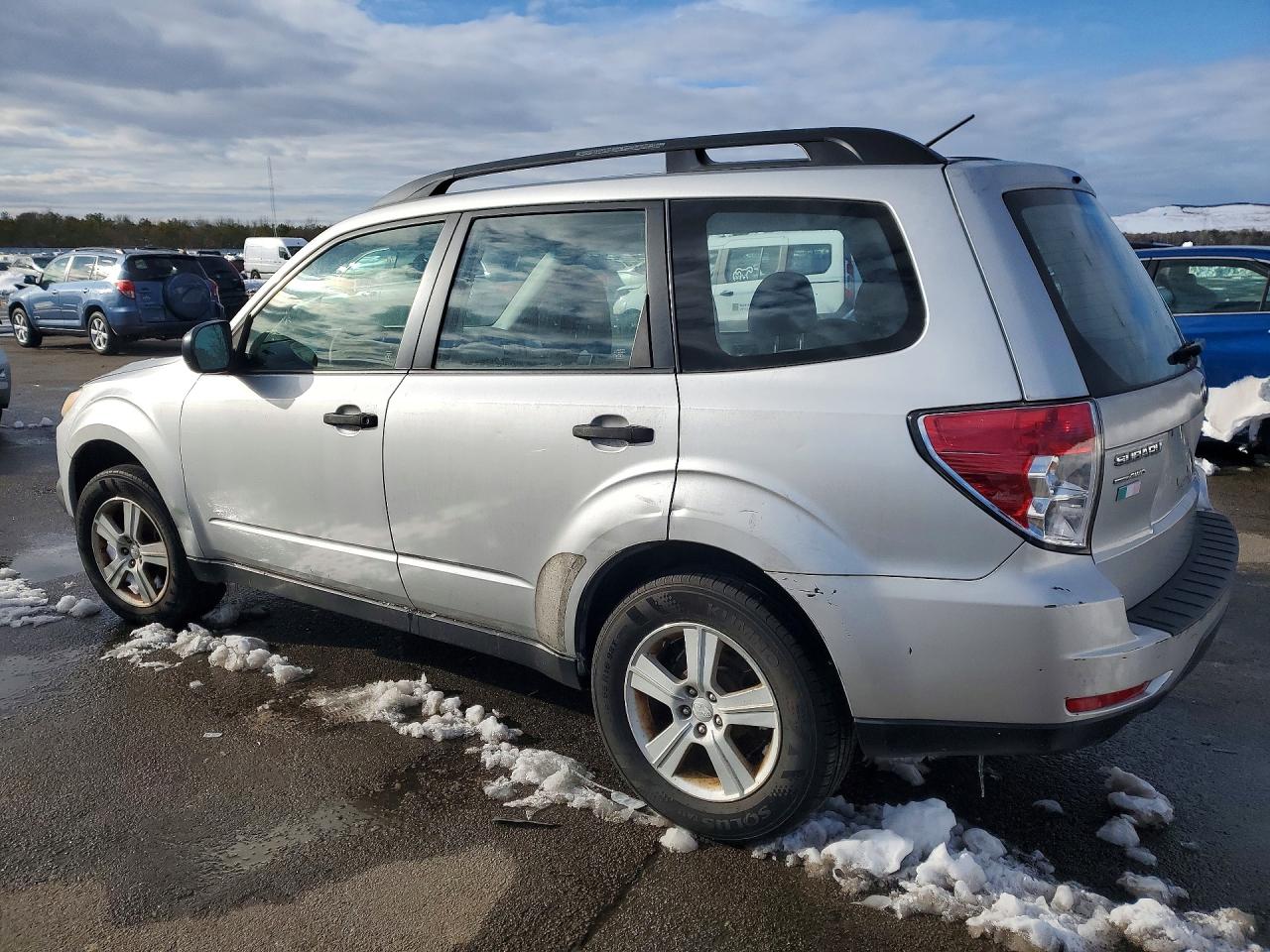 2010 Subaru Forester Xs Silver vin: JF2SH6BC4AH917331