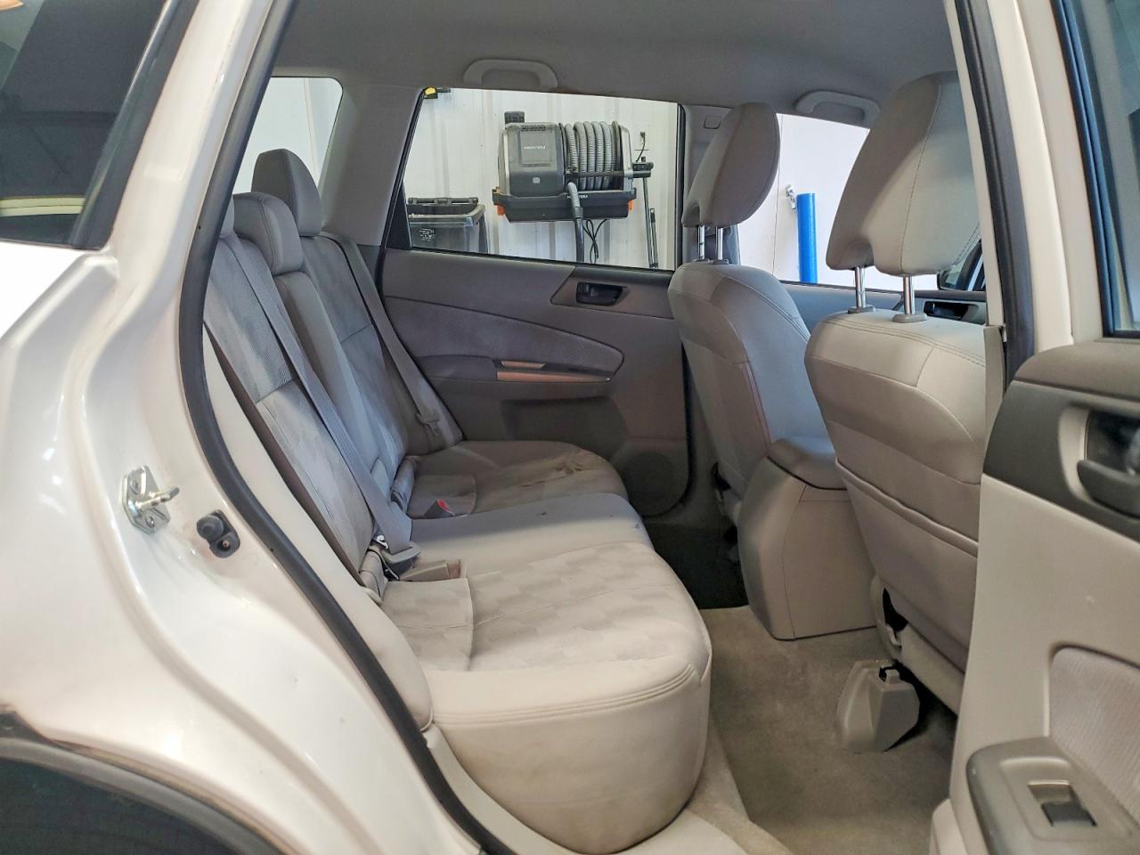 2010 Subaru Forester Xs White vin: JF2SH6BC6AH901485
