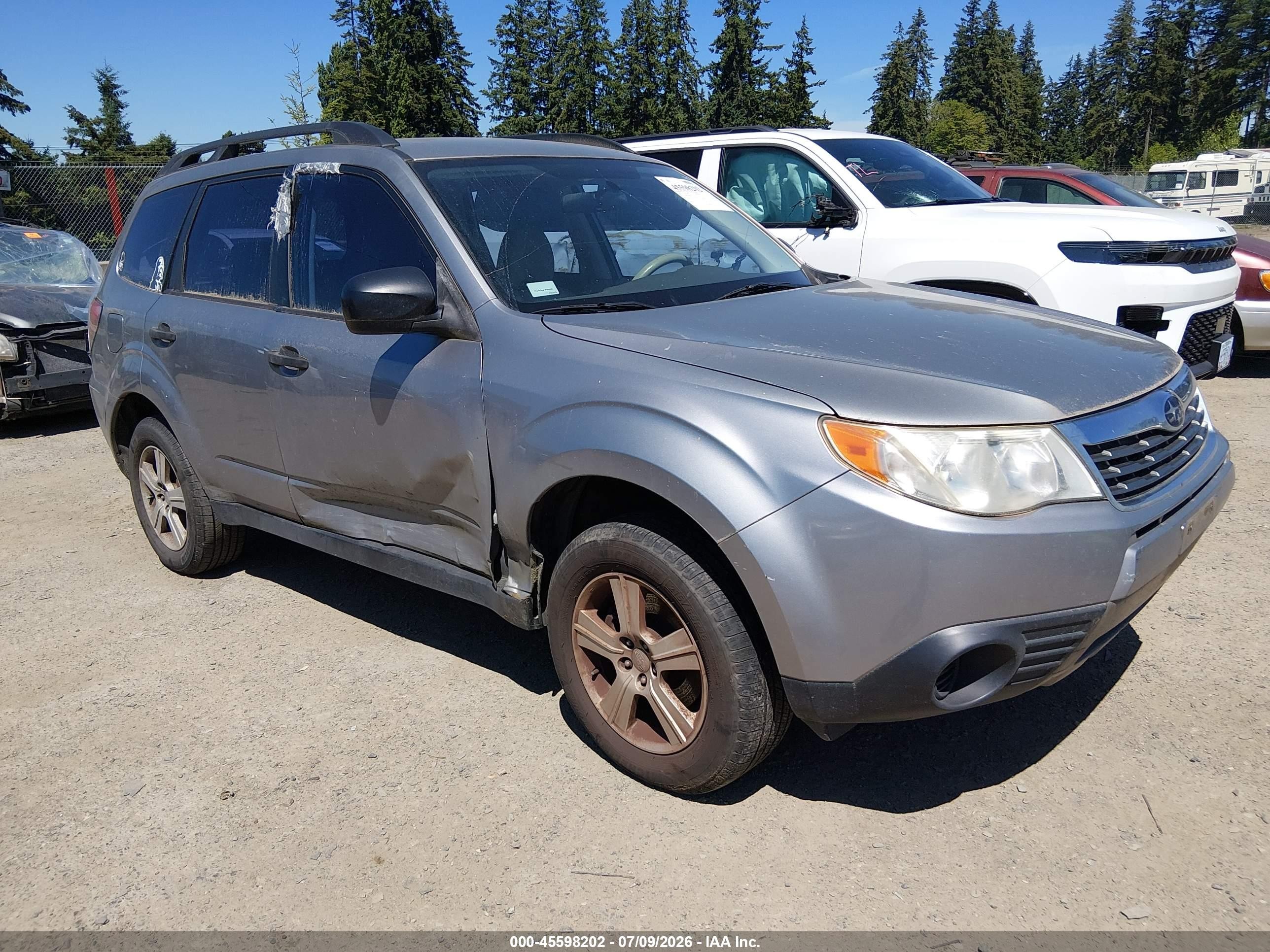 2010 Subaru Forester 2.5x Silver vin: JF2SH6BC7AH905450