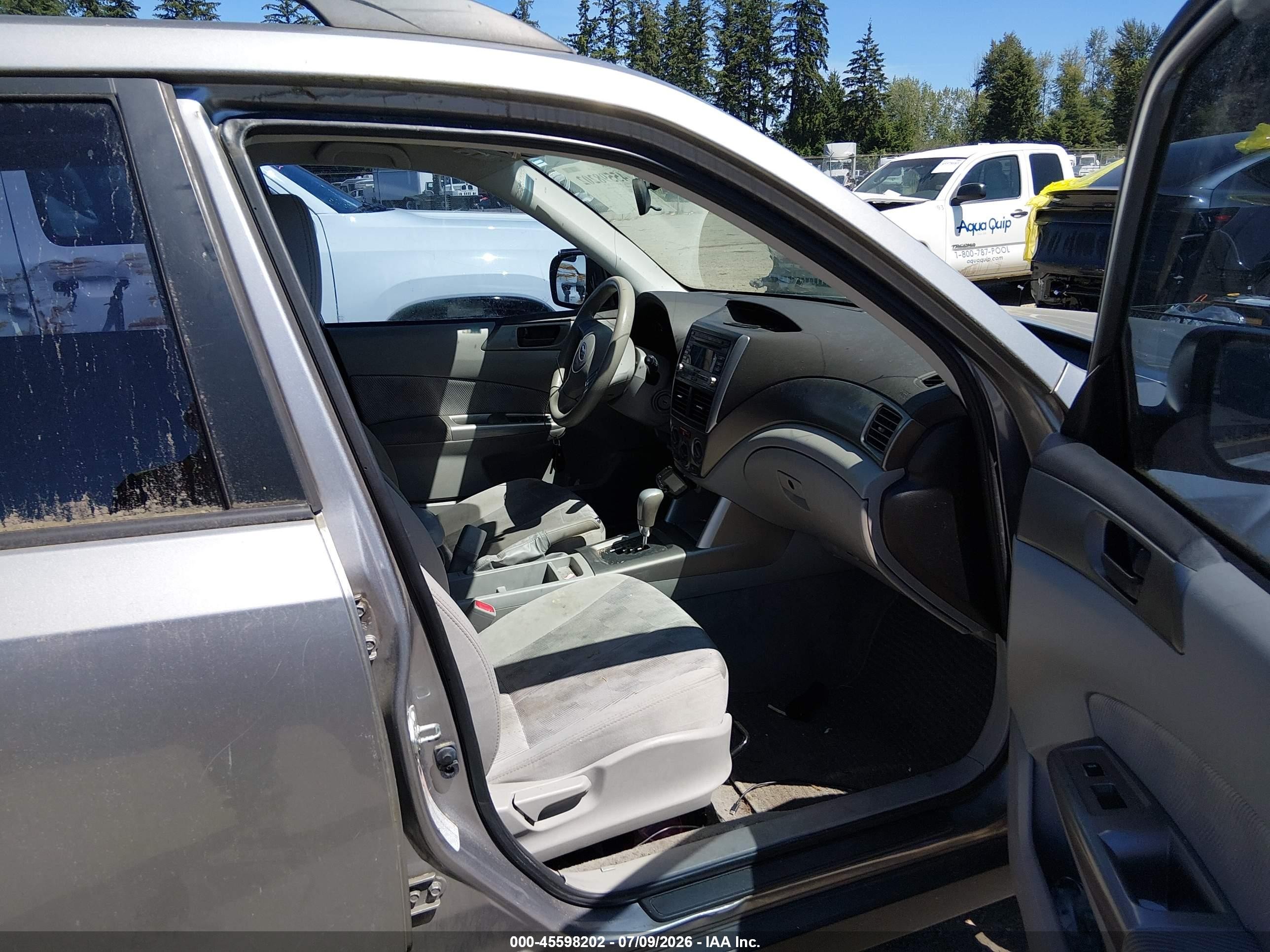 2010 Subaru Forester 2.5x Silver vin: JF2SH6BC7AH905450
