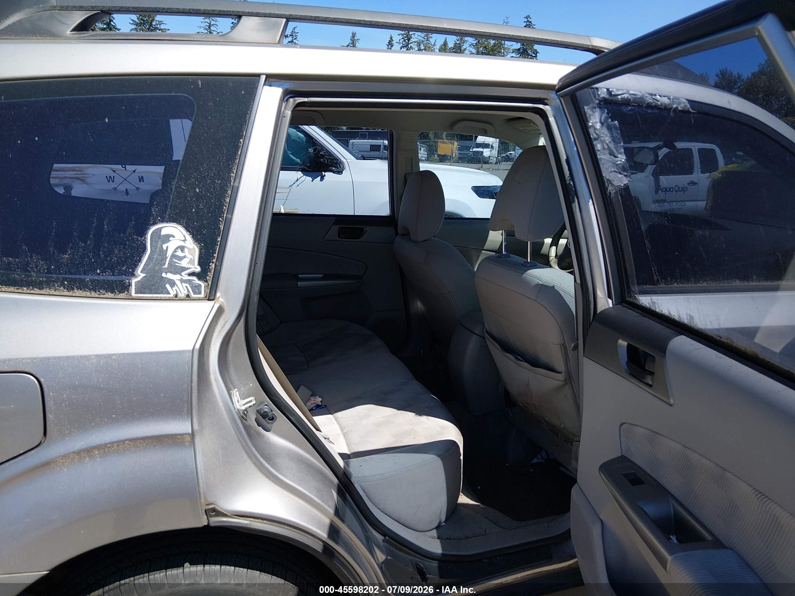 2010 Subaru Forester 2.5x Silver vin: JF2SH6BC7AH905450