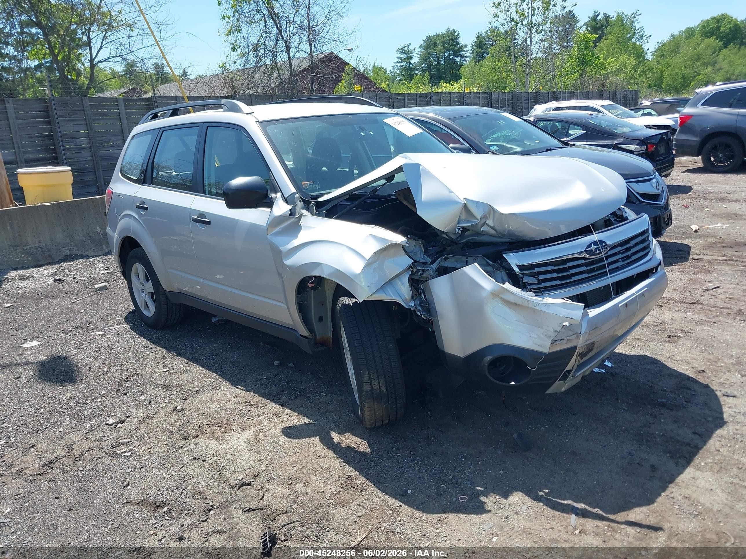 2010 Subaru Forester 2.5x Silver vin: JF2SH6BC9AH915493