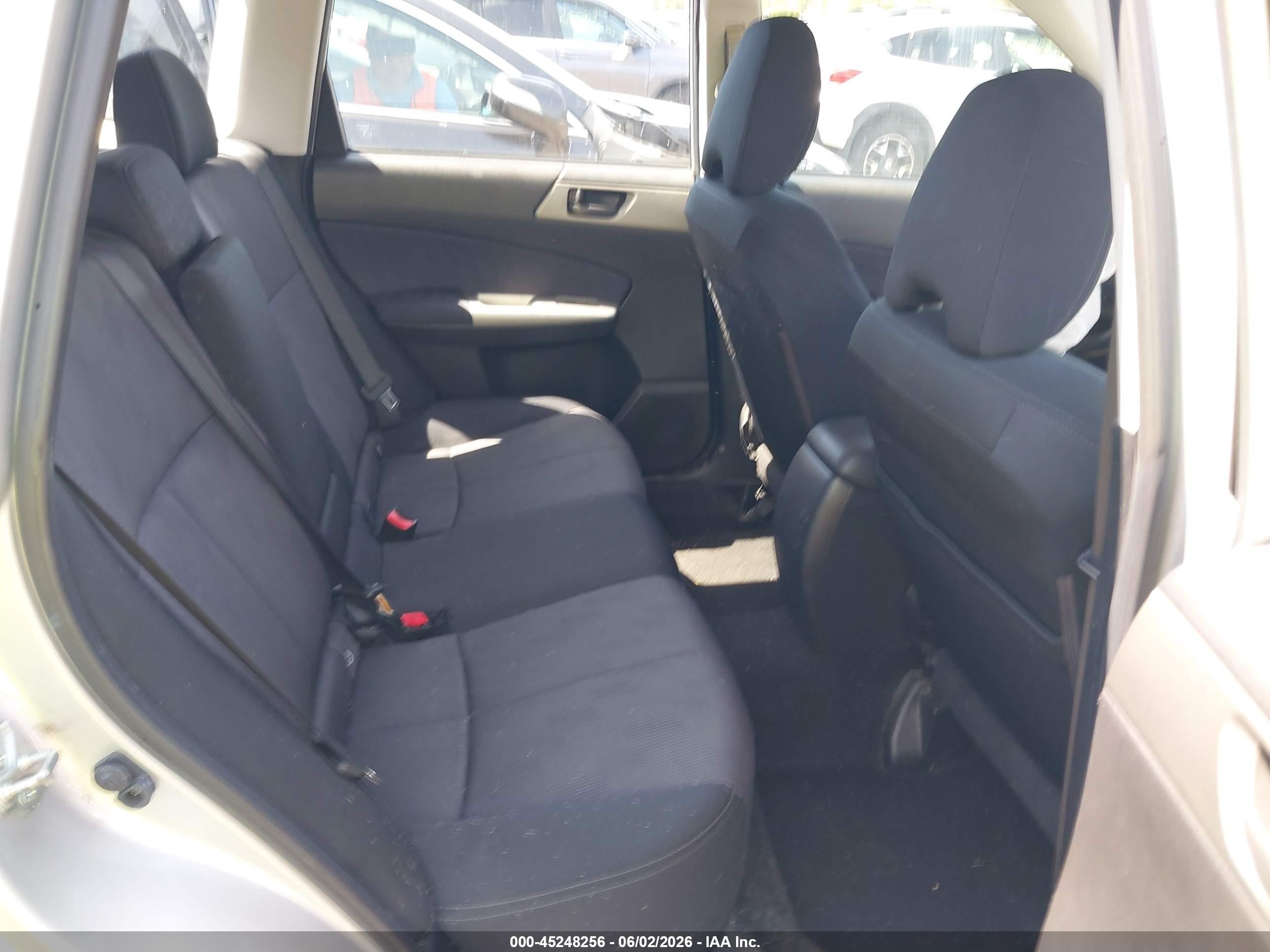 2010 Subaru Forester 2.5x Silver vin: JF2SH6BC9AH915493