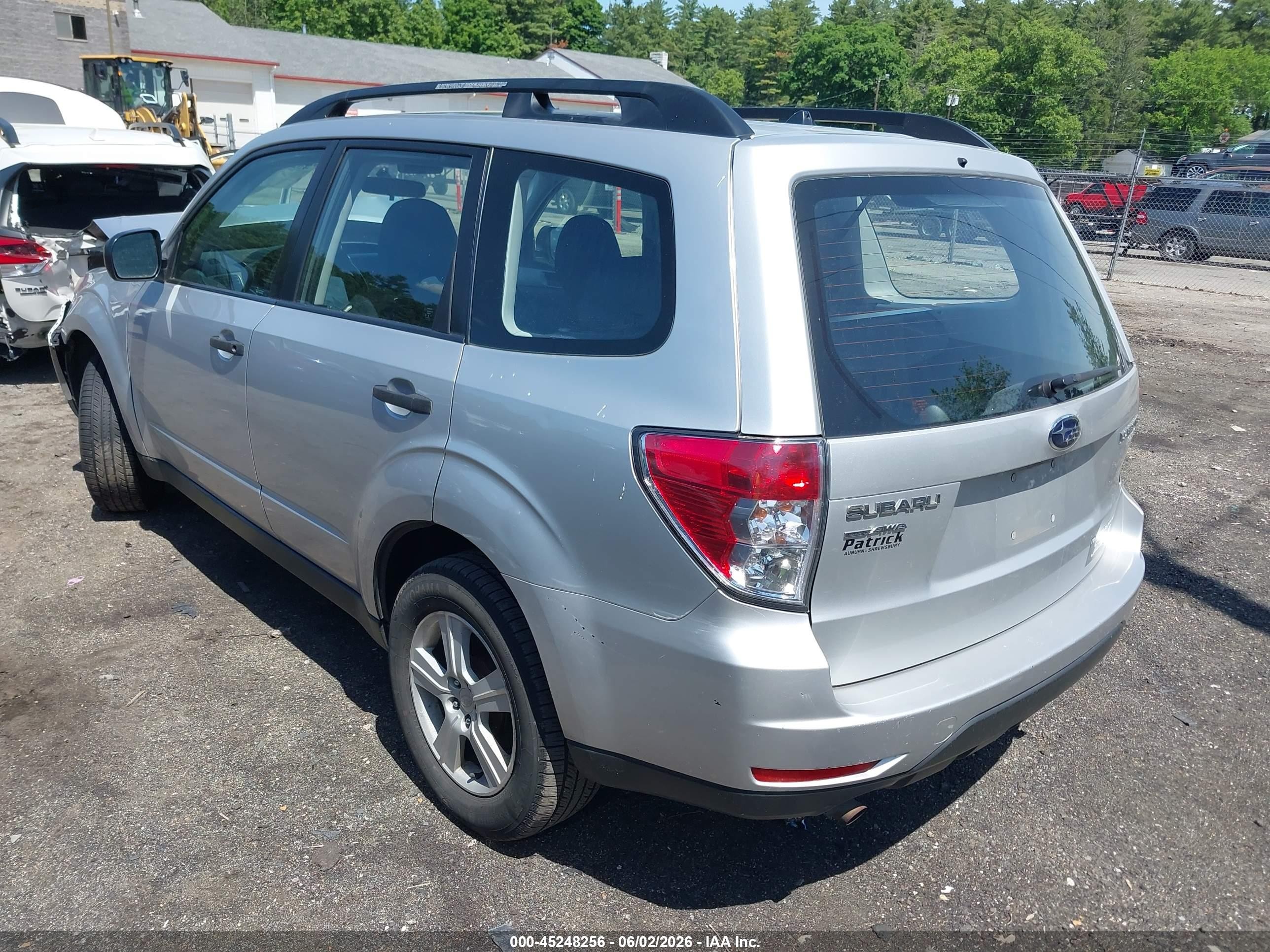 2010 Subaru Forester 2.5x Silver vin: JF2SH6BC9AH915493