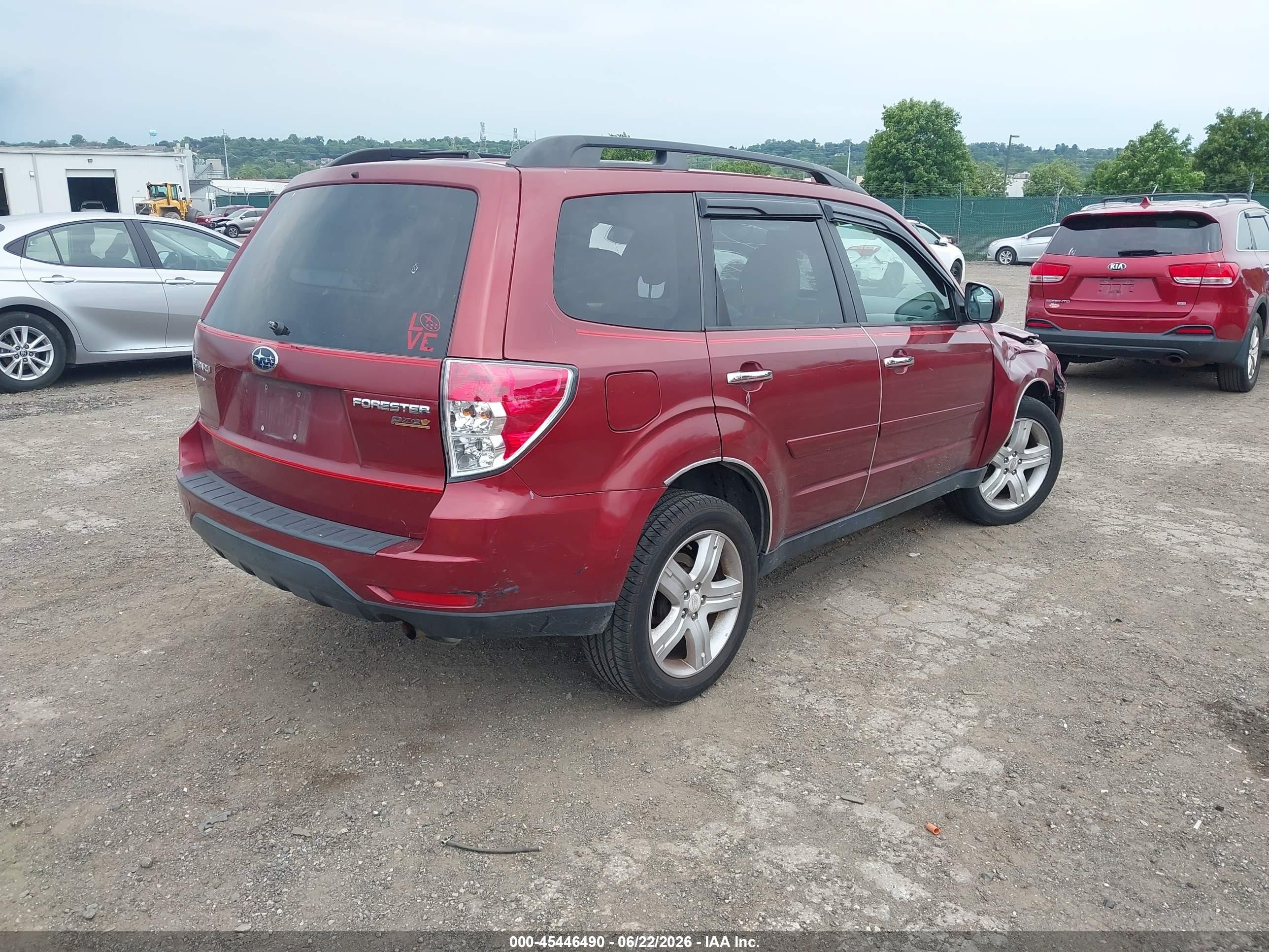 2010 Subaru Forester 2.5x Premium Burgundy vin: JF2SH6CC0AH710076